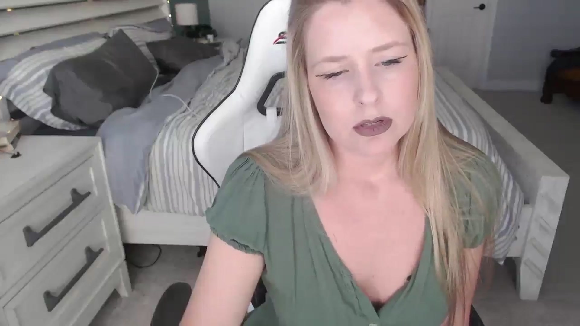 Gallery image thumbnail from ZenZoey's myfreecams stream on, 02/17/2025, 16:23 image 9 of 20