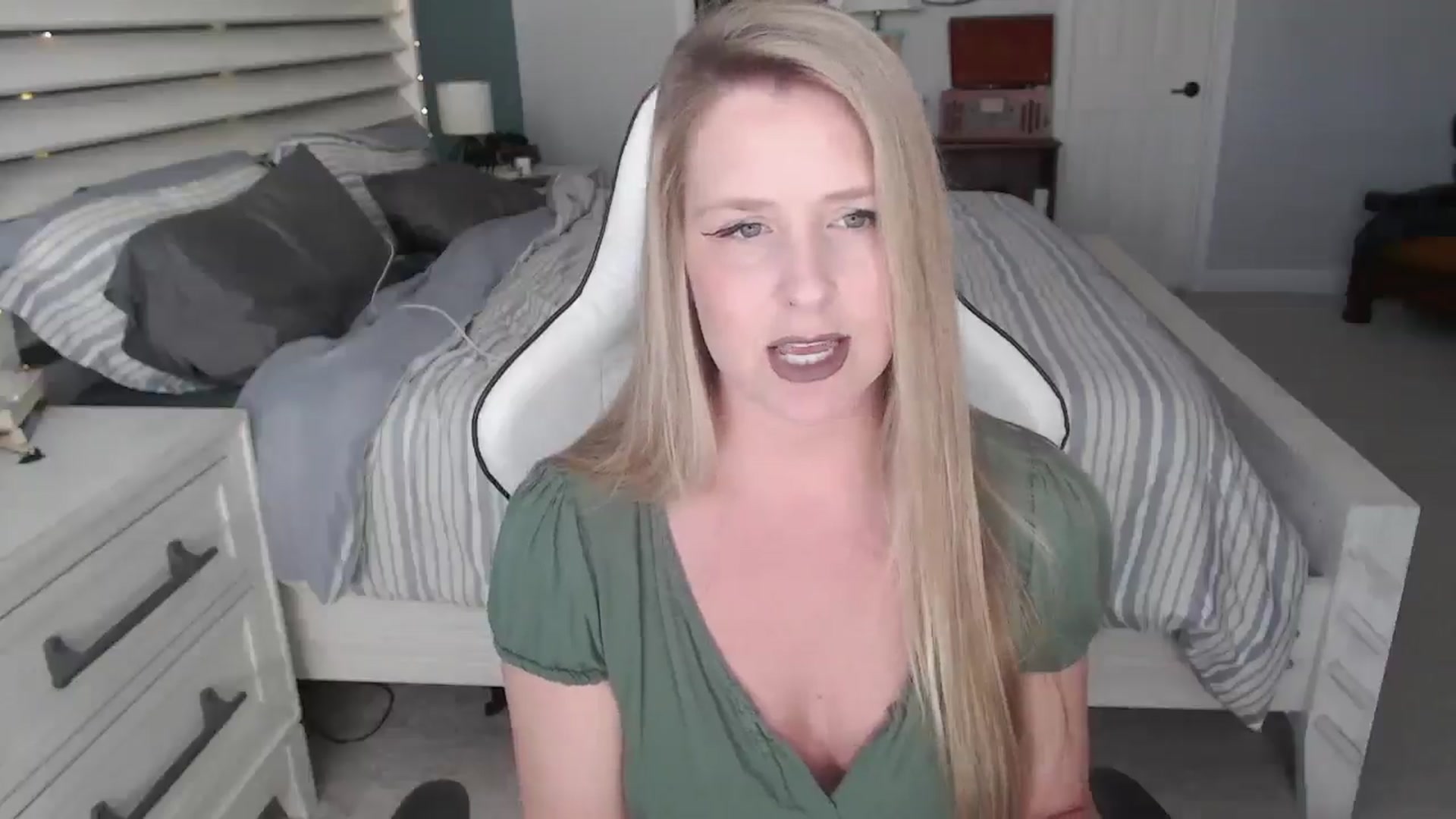 Gallery image thumbnail from ZenZoey's myfreecams stream on, 02/17/2025, 16:23 image 7 of 20