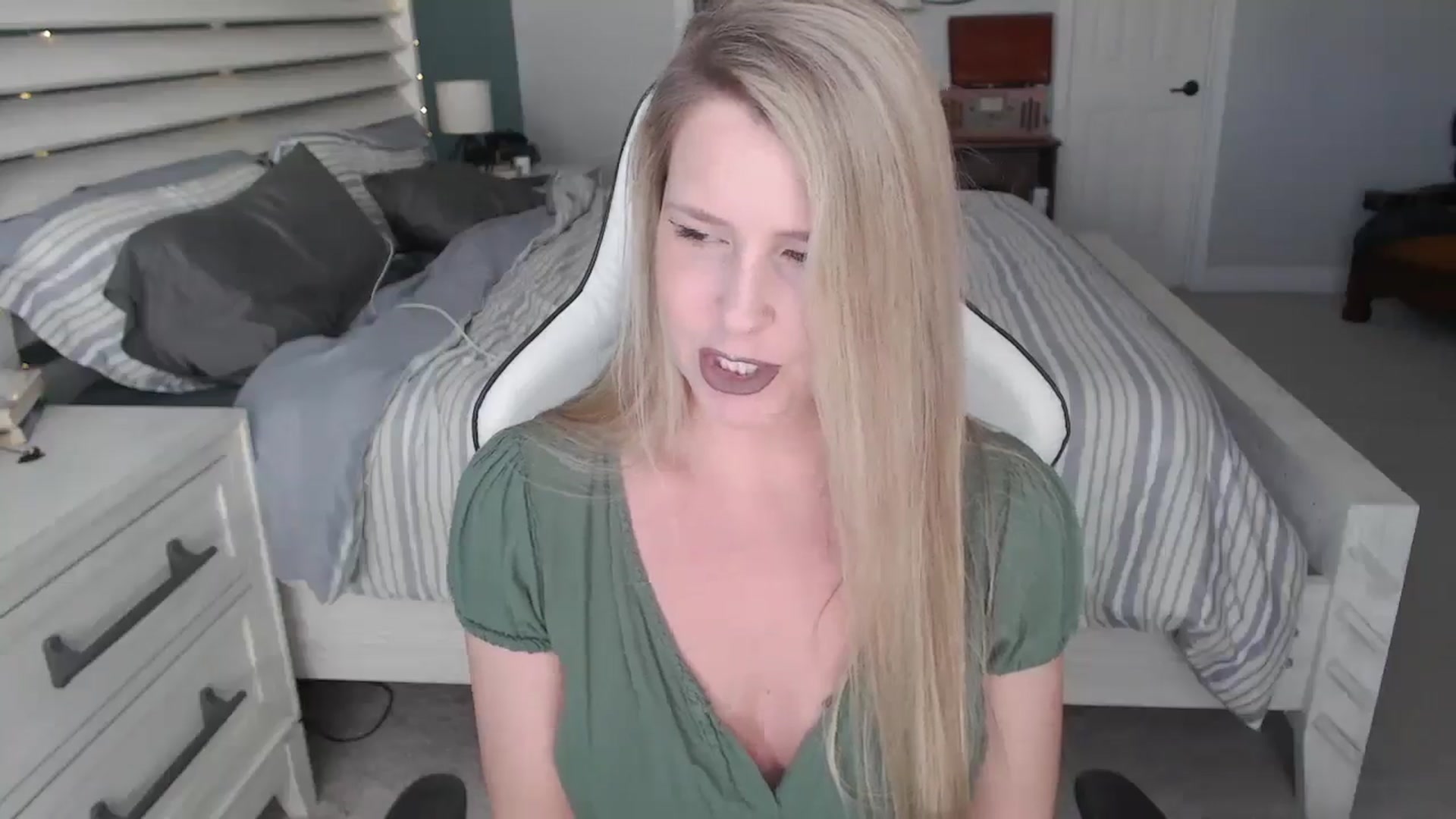Gallery image thumbnail from ZenZoey's myfreecams stream on, 02/17/2025, 16:23 image 3 of 20