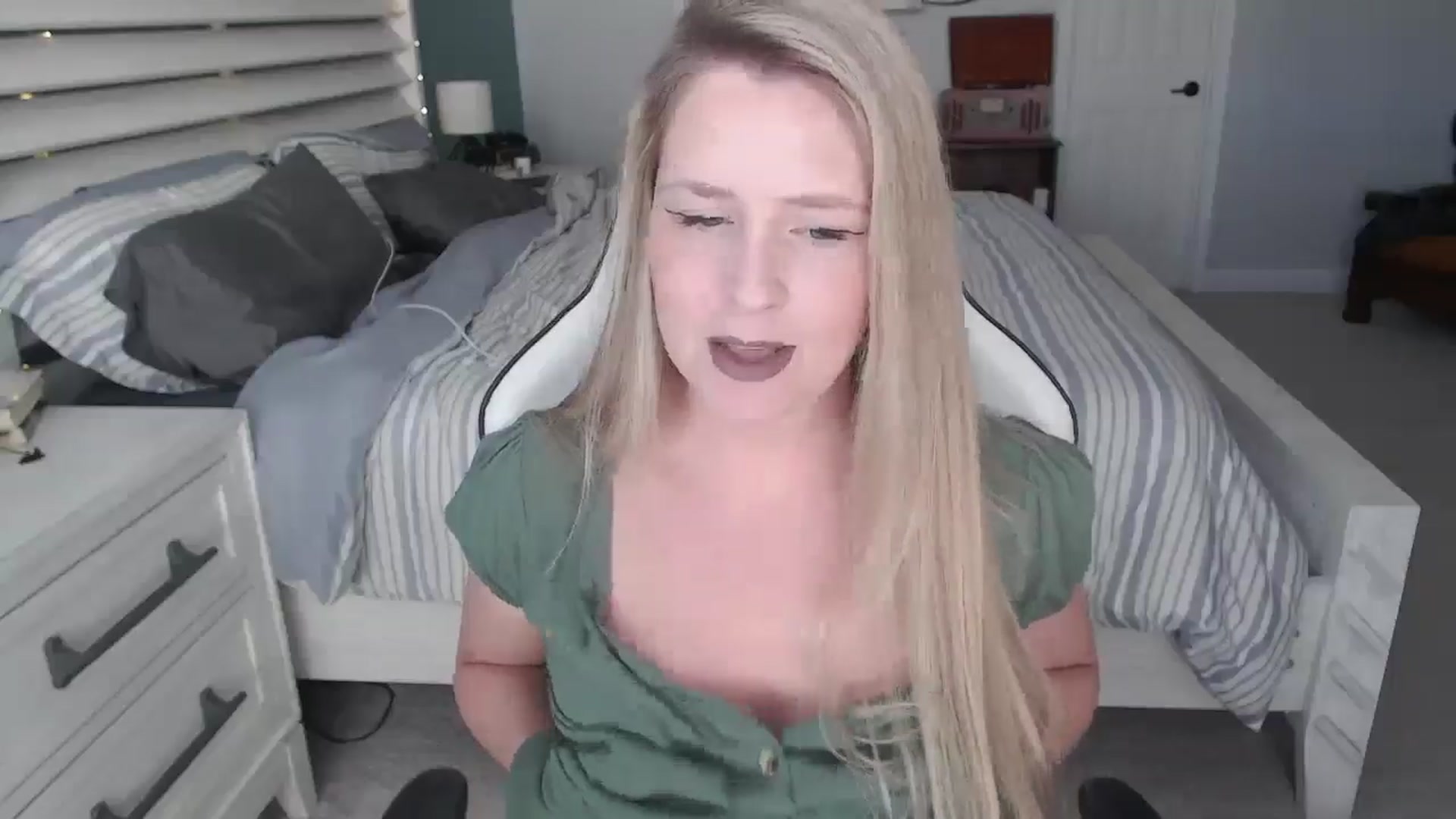 Gallery image thumbnail from ZenZoey's myfreecams stream on, 02/17/2025, 16:23 image 4 of 20