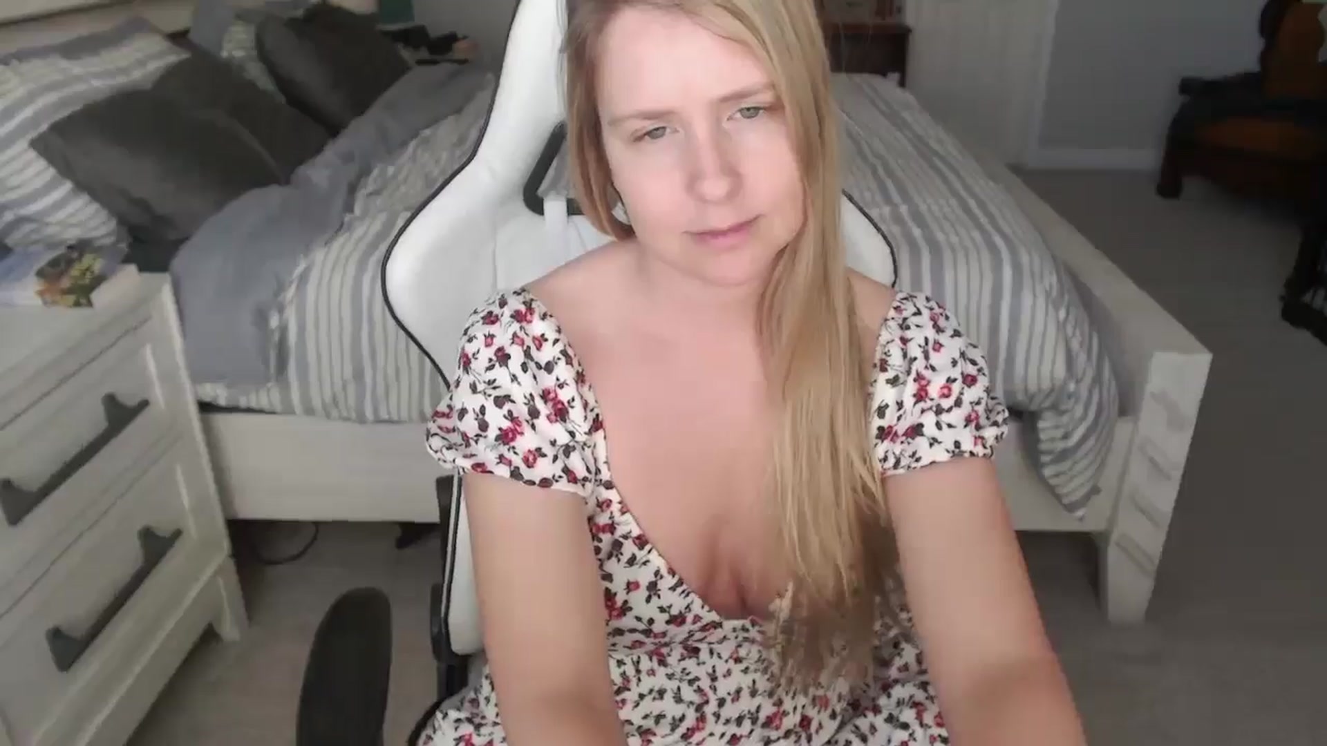 Gallery image thumbnail from ZenZoey's myfreecams stream on, 02/25/2025, 17:44 image 11 of 20