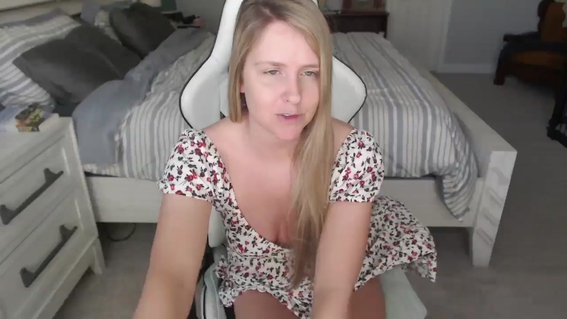 Gallery image thumbnail from ZenZoey's myfreecams stream on, 02/25/2025, 17:44 image 14 of 20