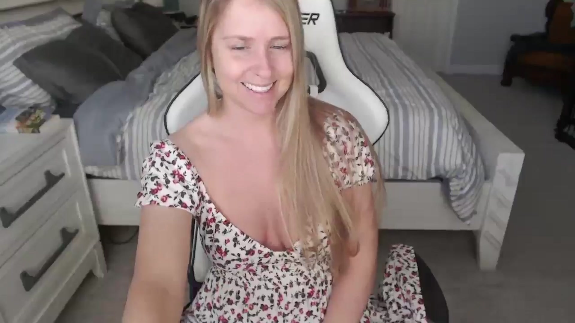 Gallery image thumbnail from ZenZoey's myfreecams stream on, 02/25/2025, 17:44 image 7 of 20