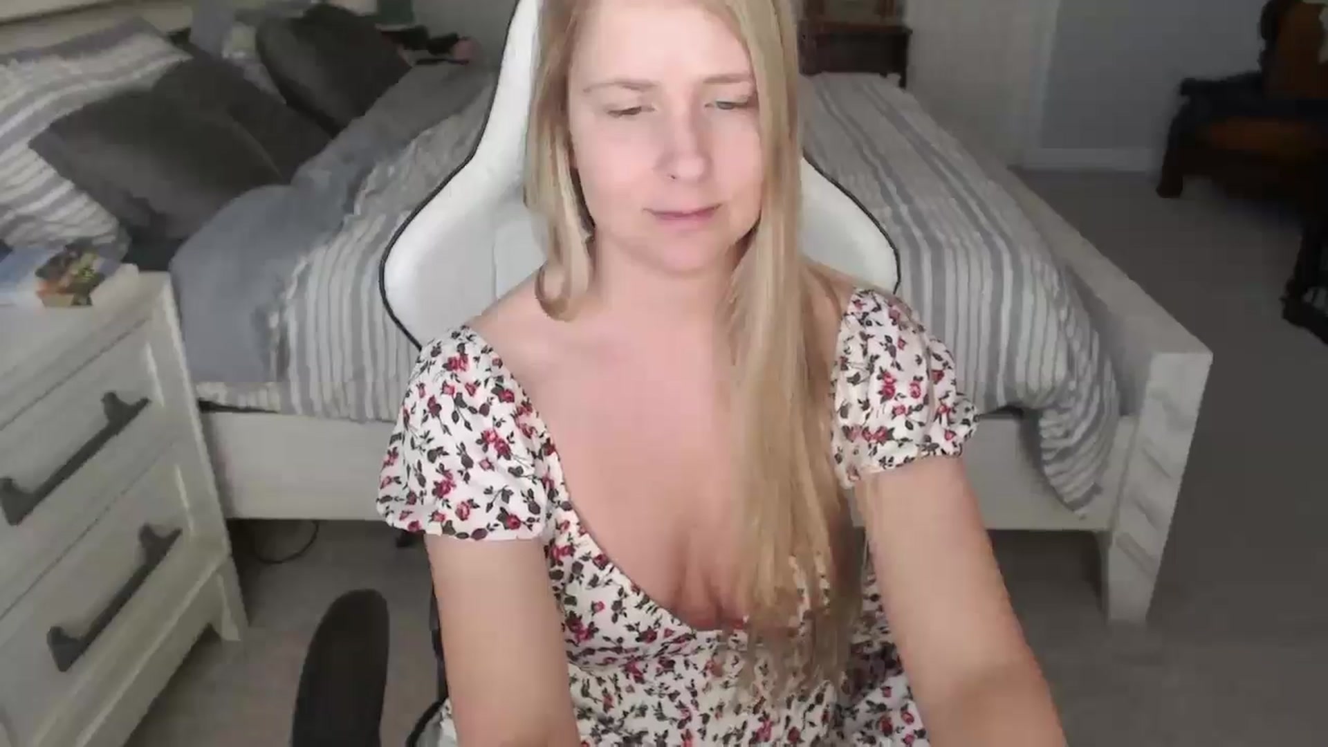 Gallery image thumbnail from ZenZoey's myfreecams stream on, 02/25/2025, 17:44 image 9 of 20