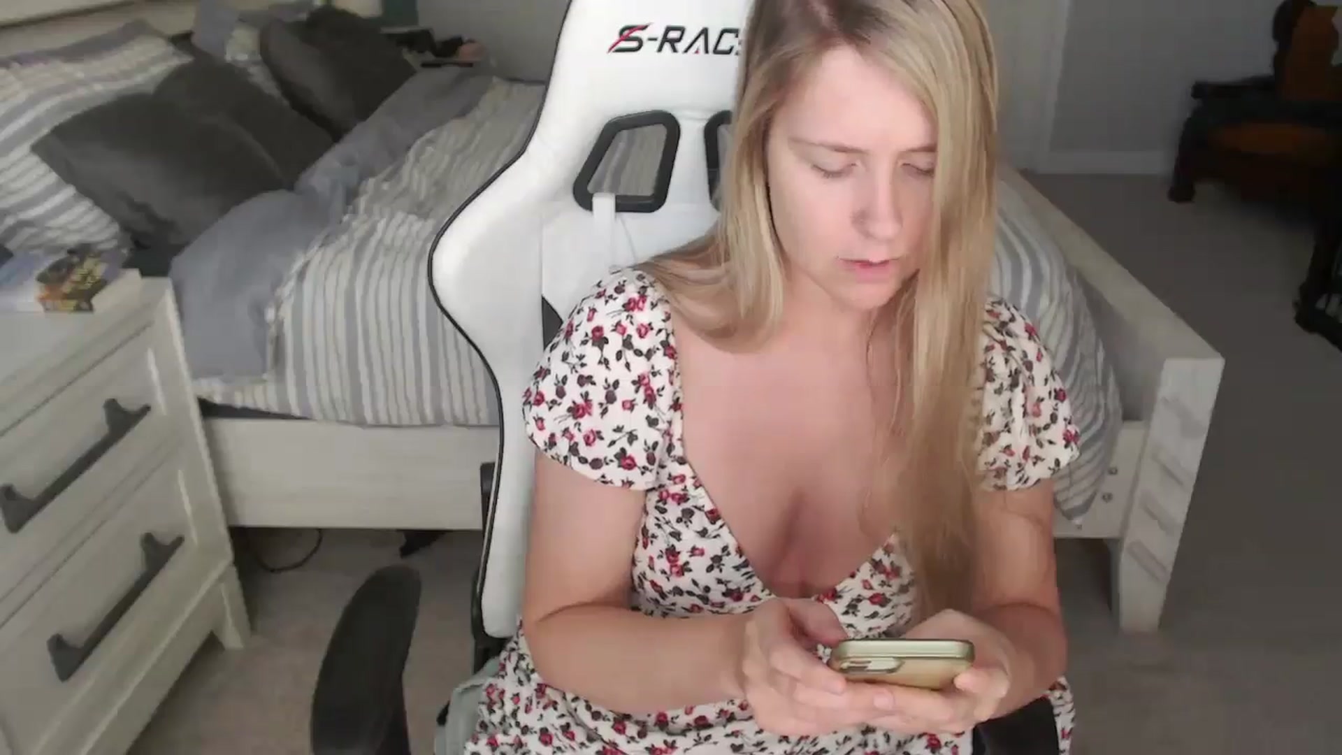 Gallery image thumbnail from ZenZoey's myfreecams stream on, 02/25/2025, 17:44 image 5 of 20