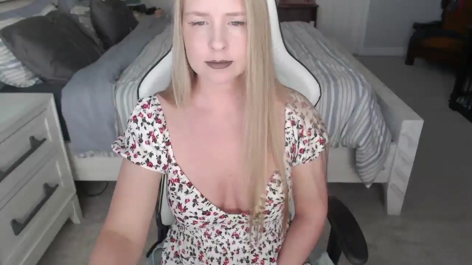 Gallery image thumbnail from ZenZoey's myfreecams stream on, 02/26/2025, 16:22 image 4 of 20