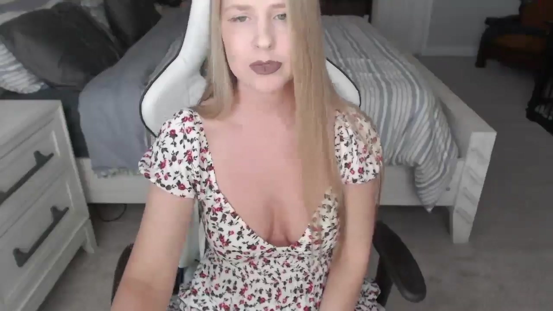 Gallery image thumbnail from ZenZoey's myfreecams stream on, 02/26/2025, 18:20 image 9 of 20