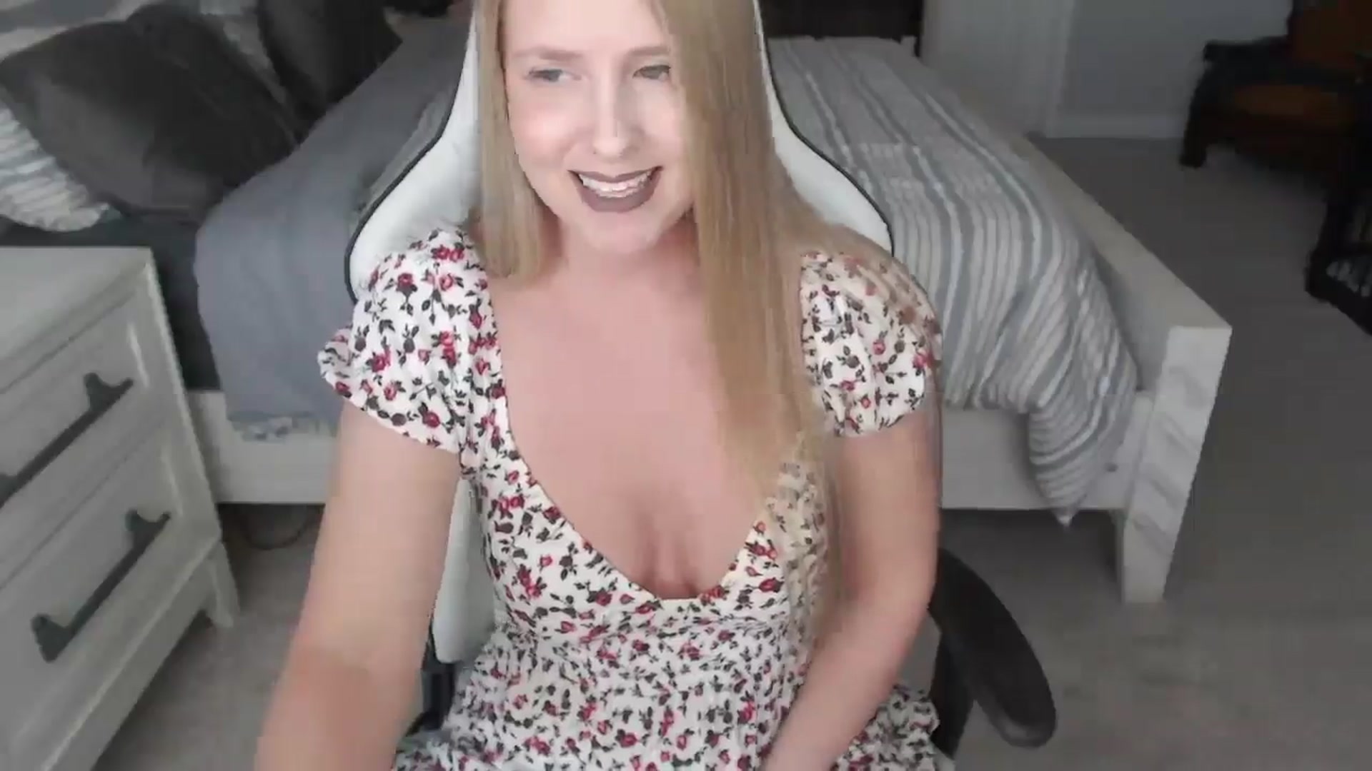 Gallery image thumbnail from ZenZoey's myfreecams stream on, 02/26/2025, 18:20 image 8 of 20