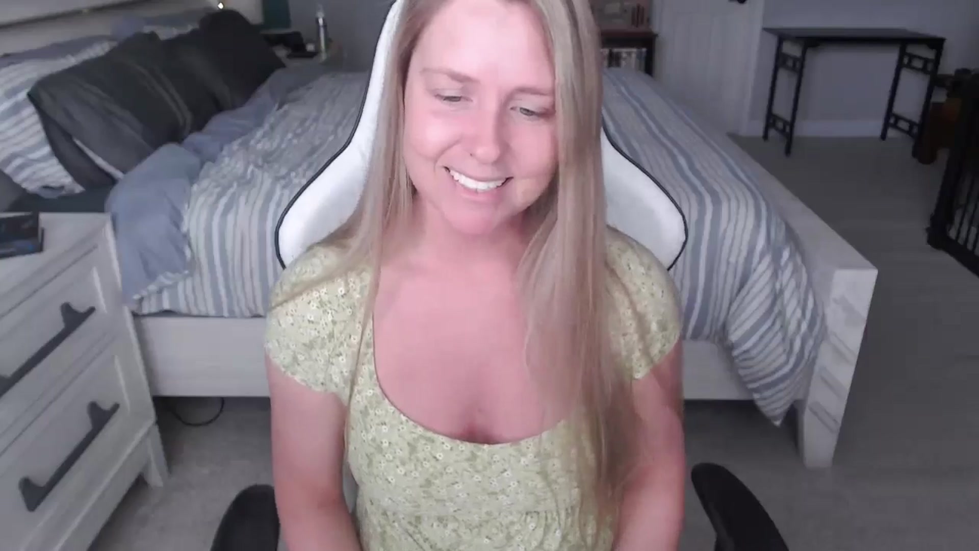 Gallery image thumbnail from ZenZoey's myfreecams stream on, 03/04/2025, 16:10 image 14 of 20