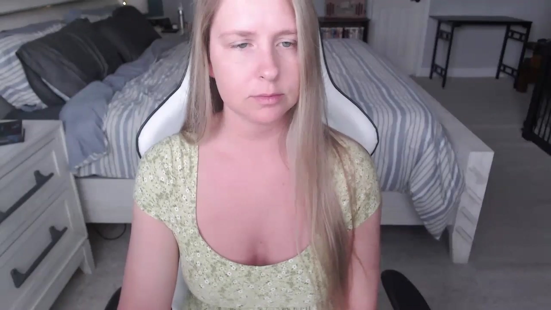 Gallery image thumbnail from ZenZoey's myfreecams stream on, 03/04/2025, 16:10 image 2 of 20
