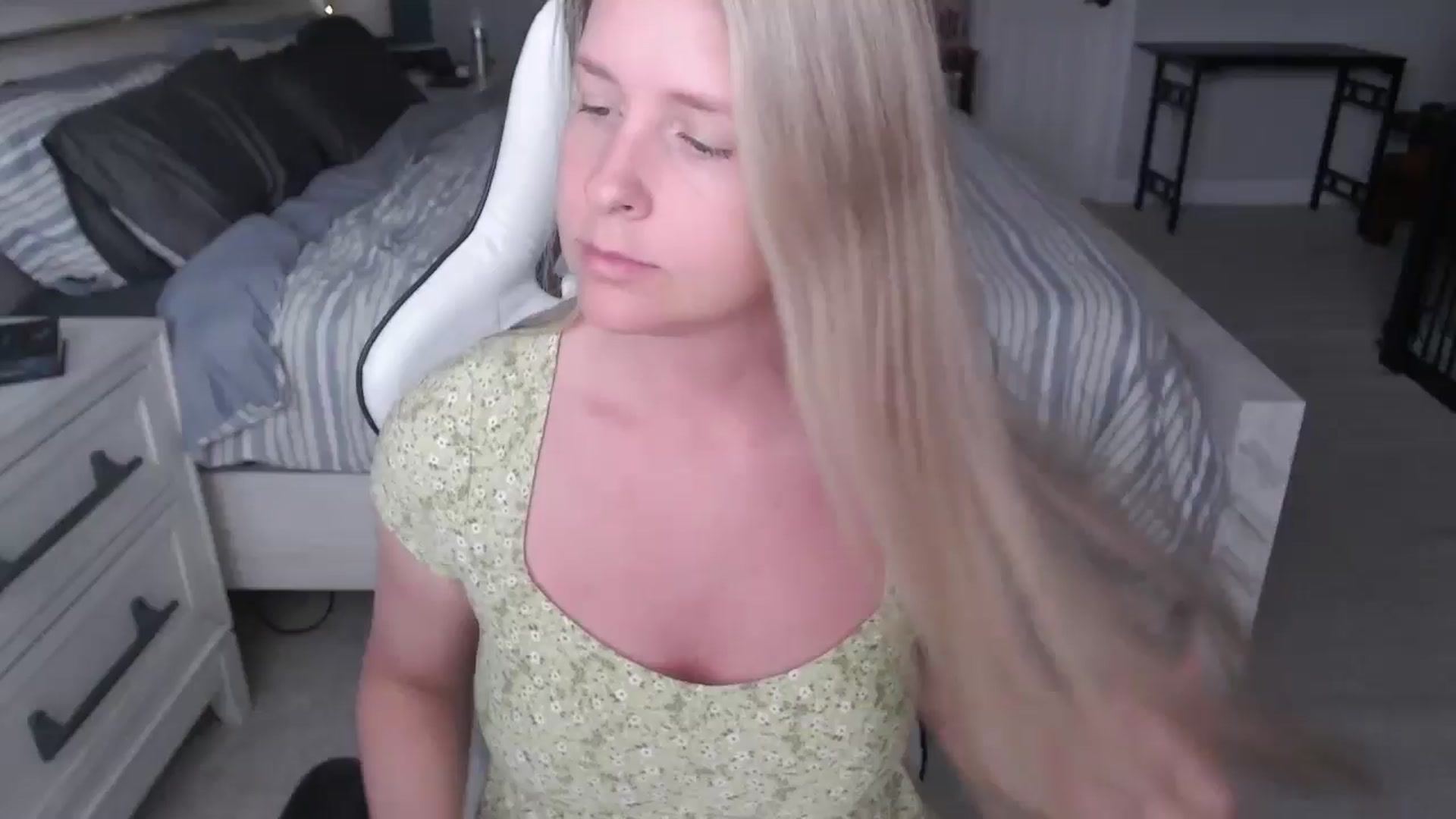 Gallery image thumbnail from ZenZoey's myfreecams stream on, 03/04/2025, 16:10 image 1 of 20
