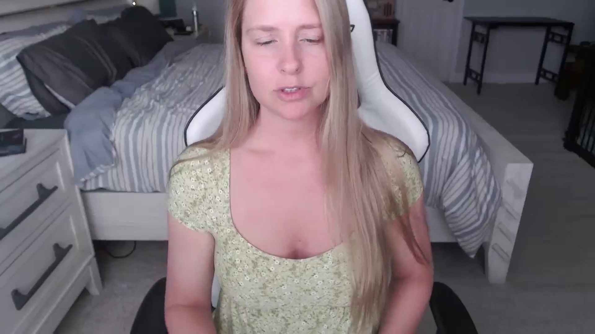 Gallery image thumbnail from ZenZoey's myfreecams stream on, 03/04/2025, 16:10 image 9 of 20