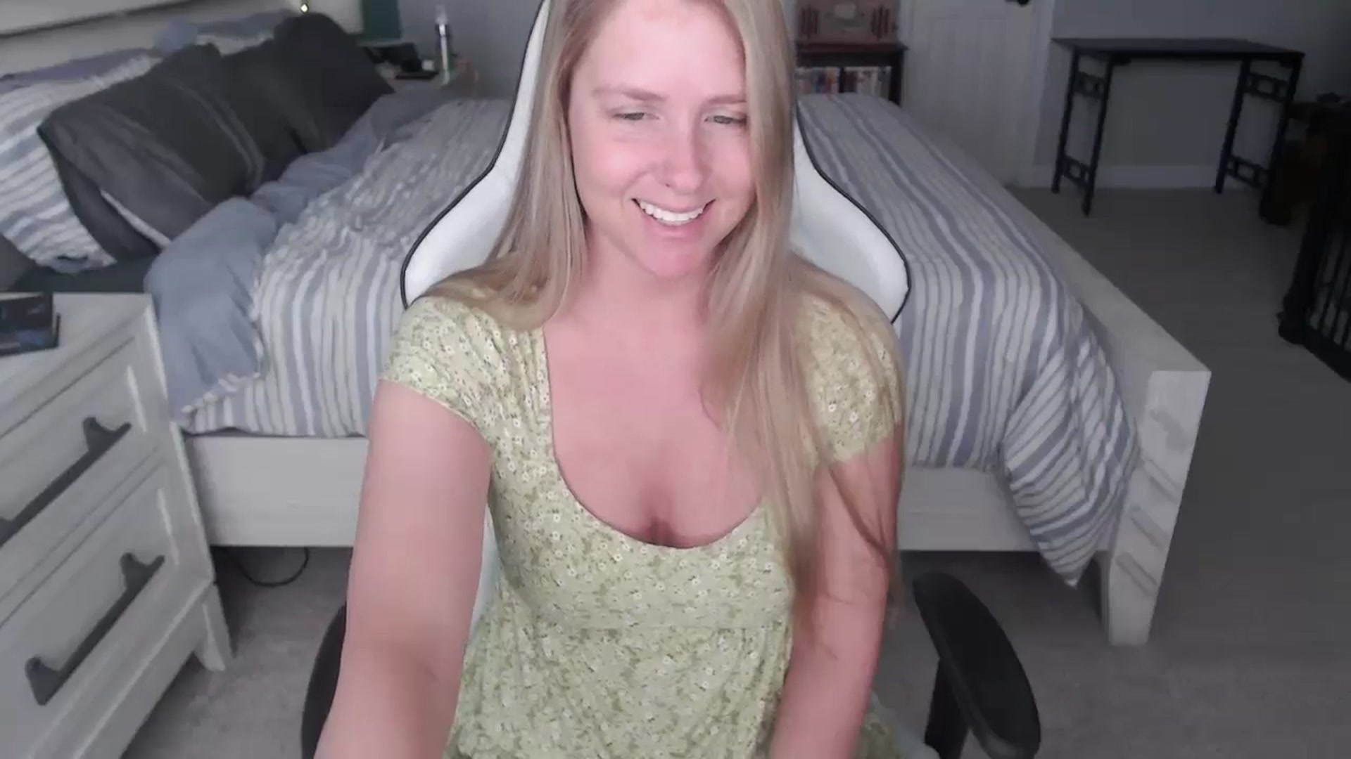 Gallery image thumbnail from ZenZoey's myfreecams stream on, 03/04/2025, 16:10 image 7 of 20