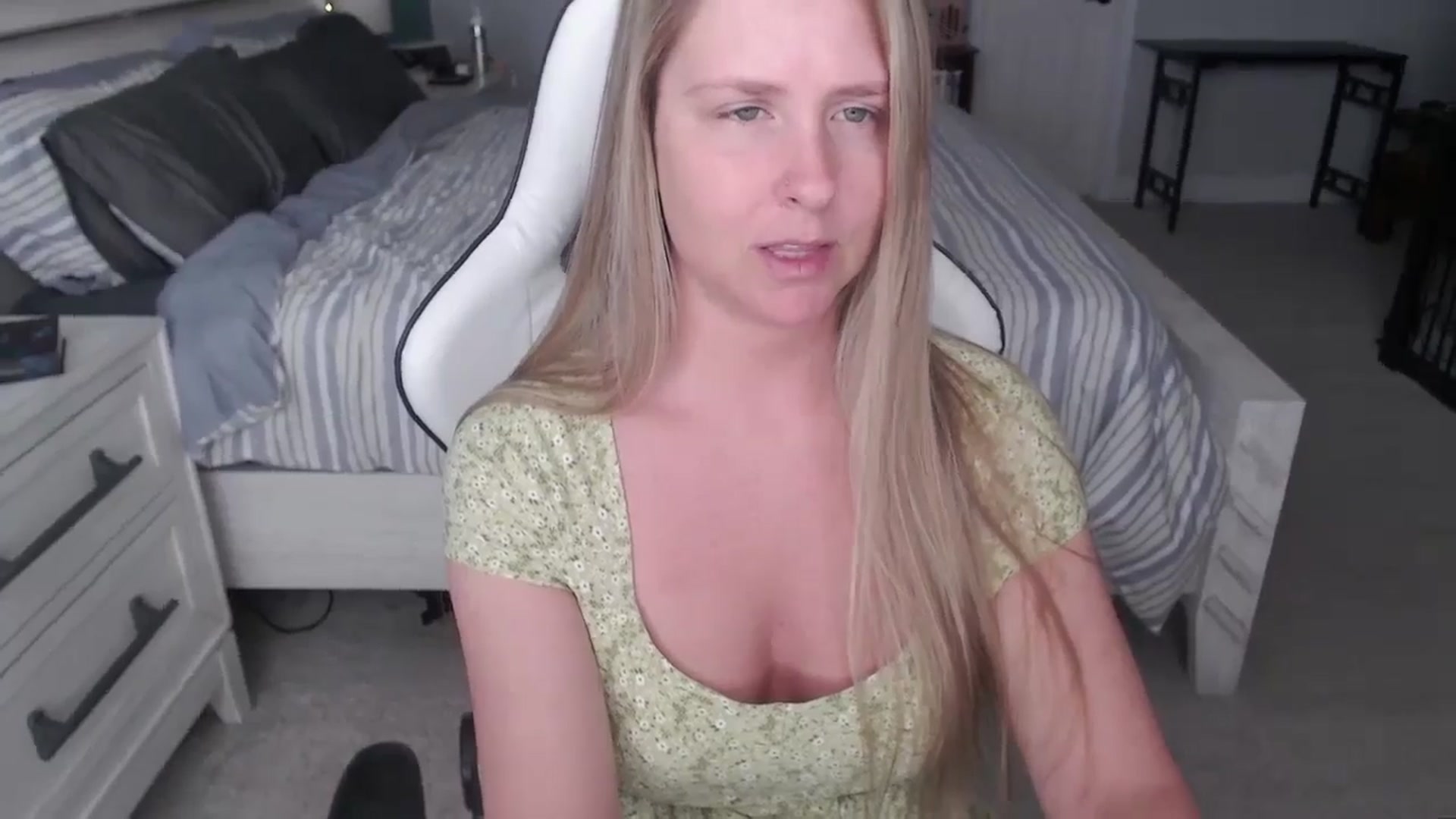 Gallery image thumbnail from ZenZoey's myfreecams stream on, 03/04/2025, 16:10 image 17 of 20
