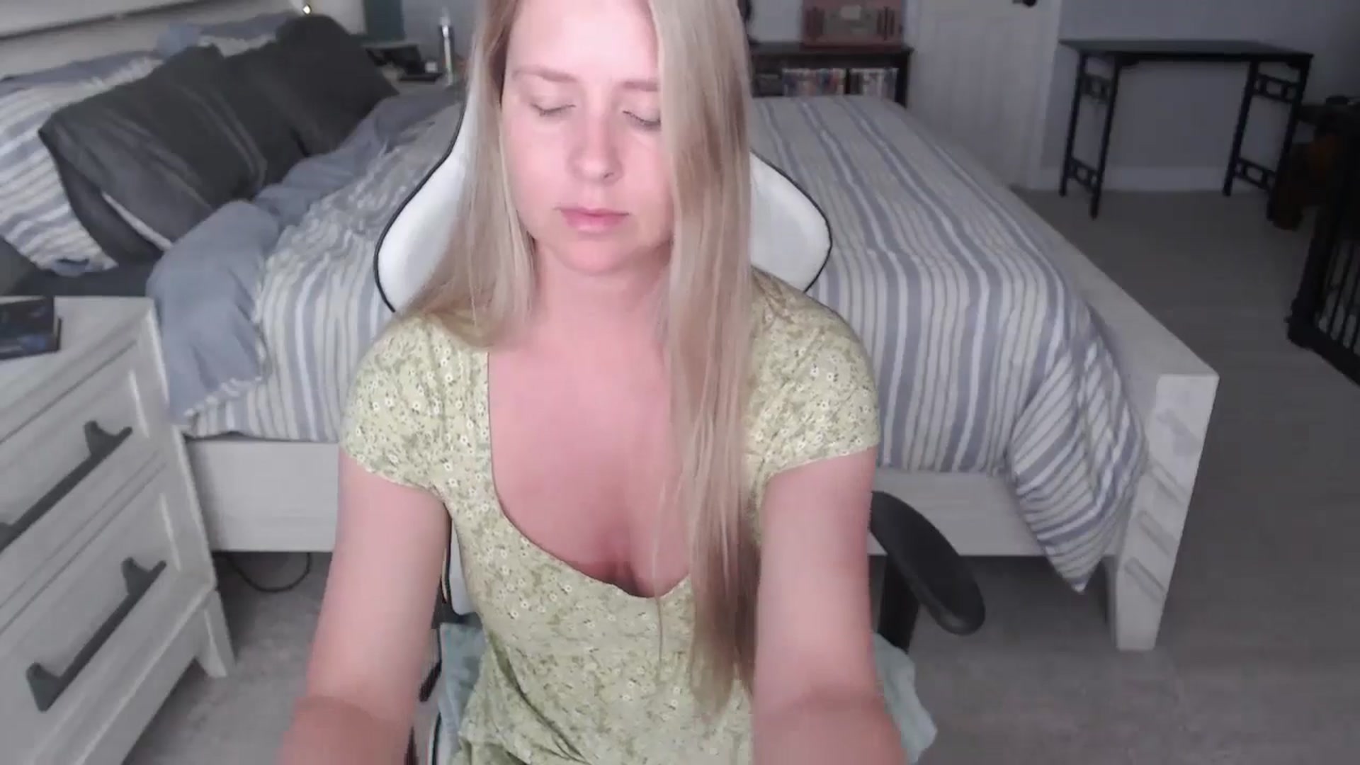 Gallery image thumbnail from ZenZoey's myfreecams stream on, 03/04/2025, 16:10 image 5 of 20
