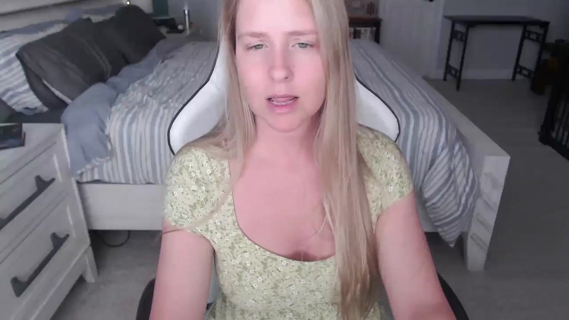 Gallery image thumbnail from ZenZoey's myfreecams stream on, 03/04/2025, 16:10 image 11 of 20