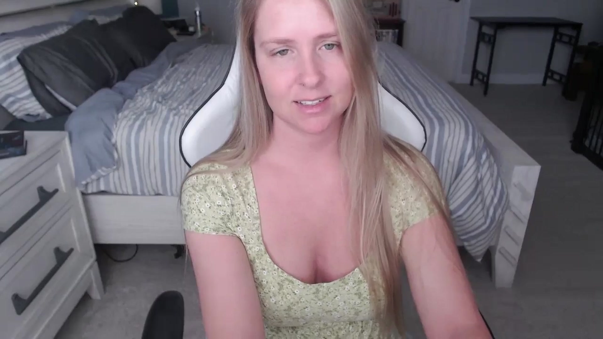 Gallery image thumbnail from ZenZoey's myfreecams stream on, 03/04/2025, 16:10 image 8 of 20