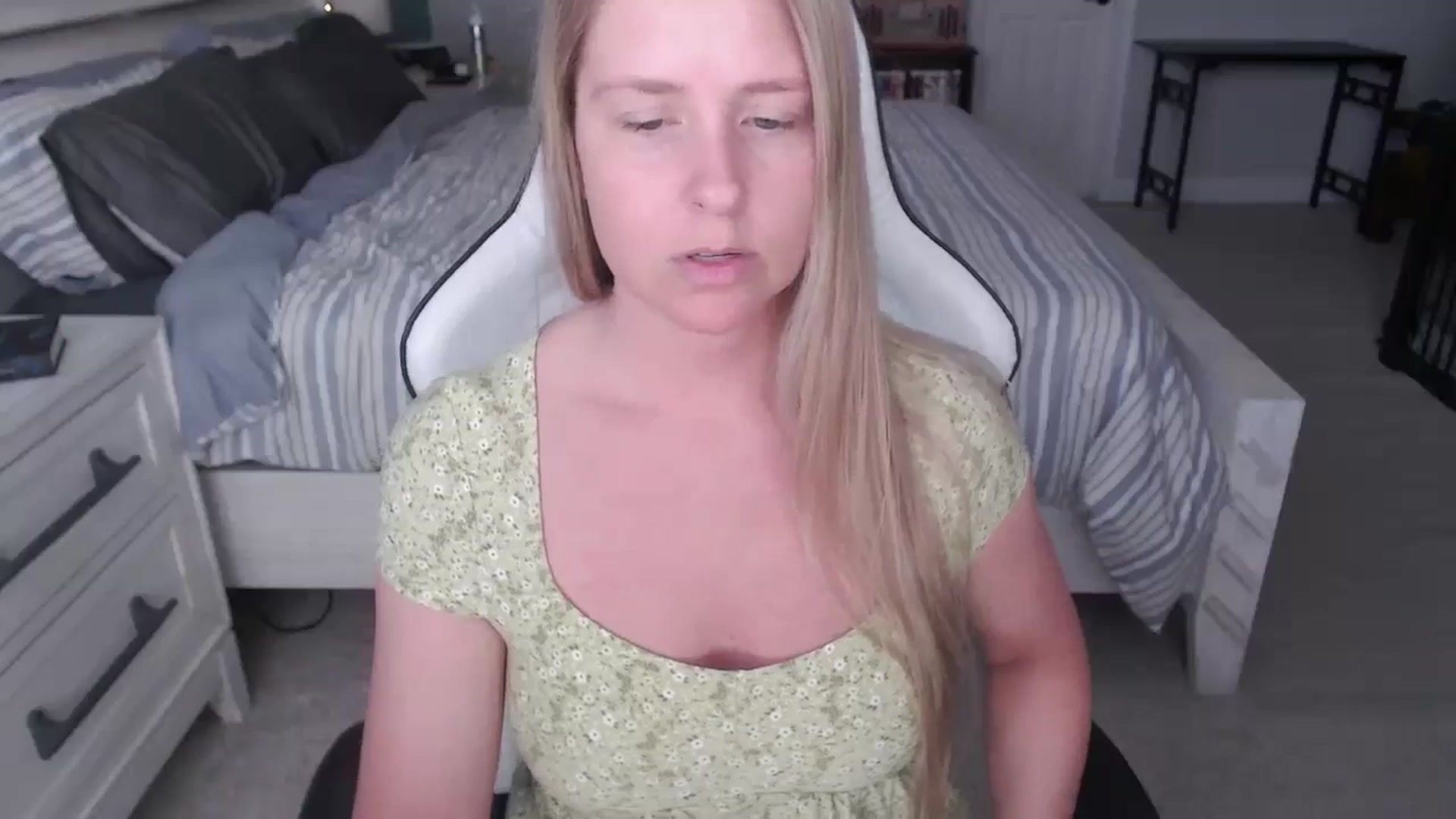 Gallery image thumbnail from ZenZoey's myfreecams stream on, 03/04/2025, 16:25 image 11 of 20