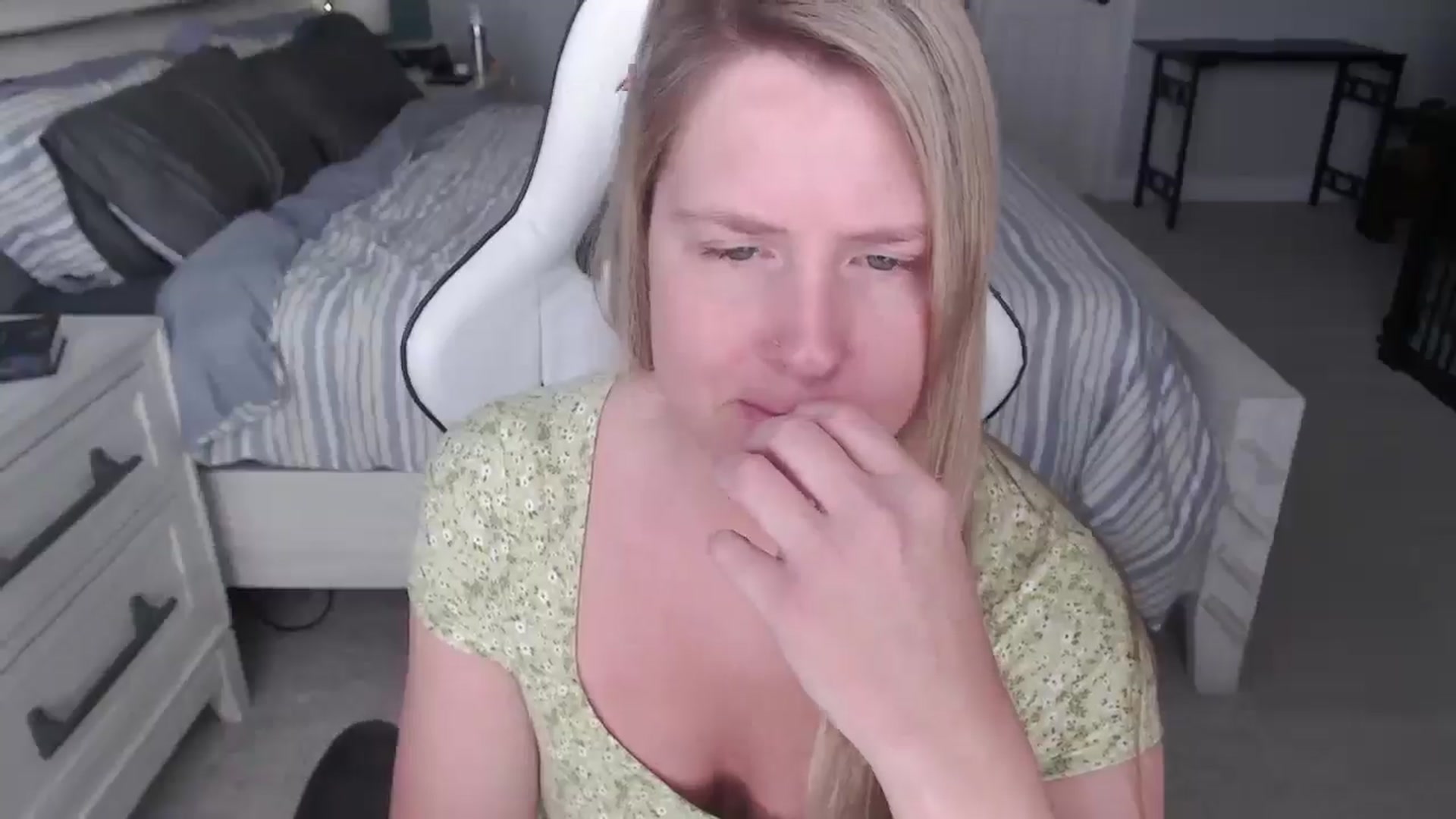 Gallery image thumbnail from ZenZoey's myfreecams stream on, 03/04/2025, 16:25 image 19 of 20