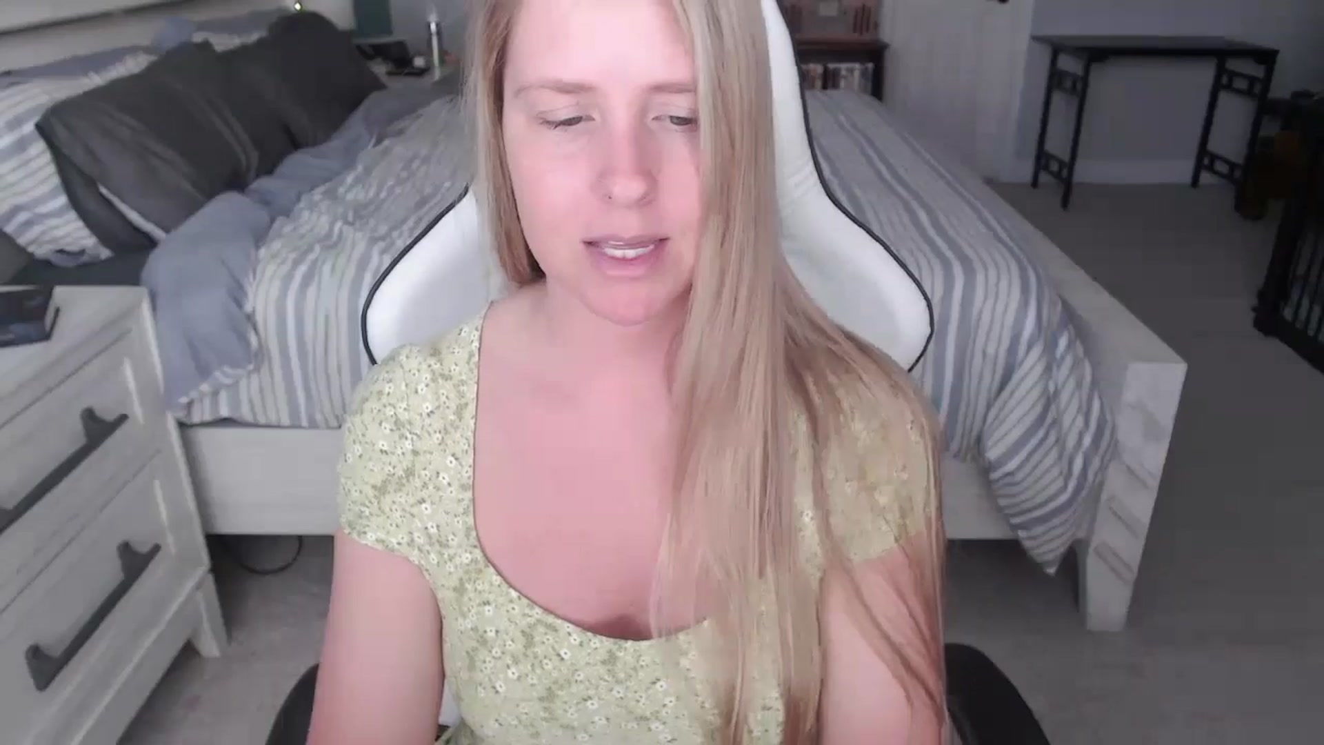 Gallery image thumbnail from ZenZoey's myfreecams stream on, 03/04/2025, 16:25 image 20 of 20