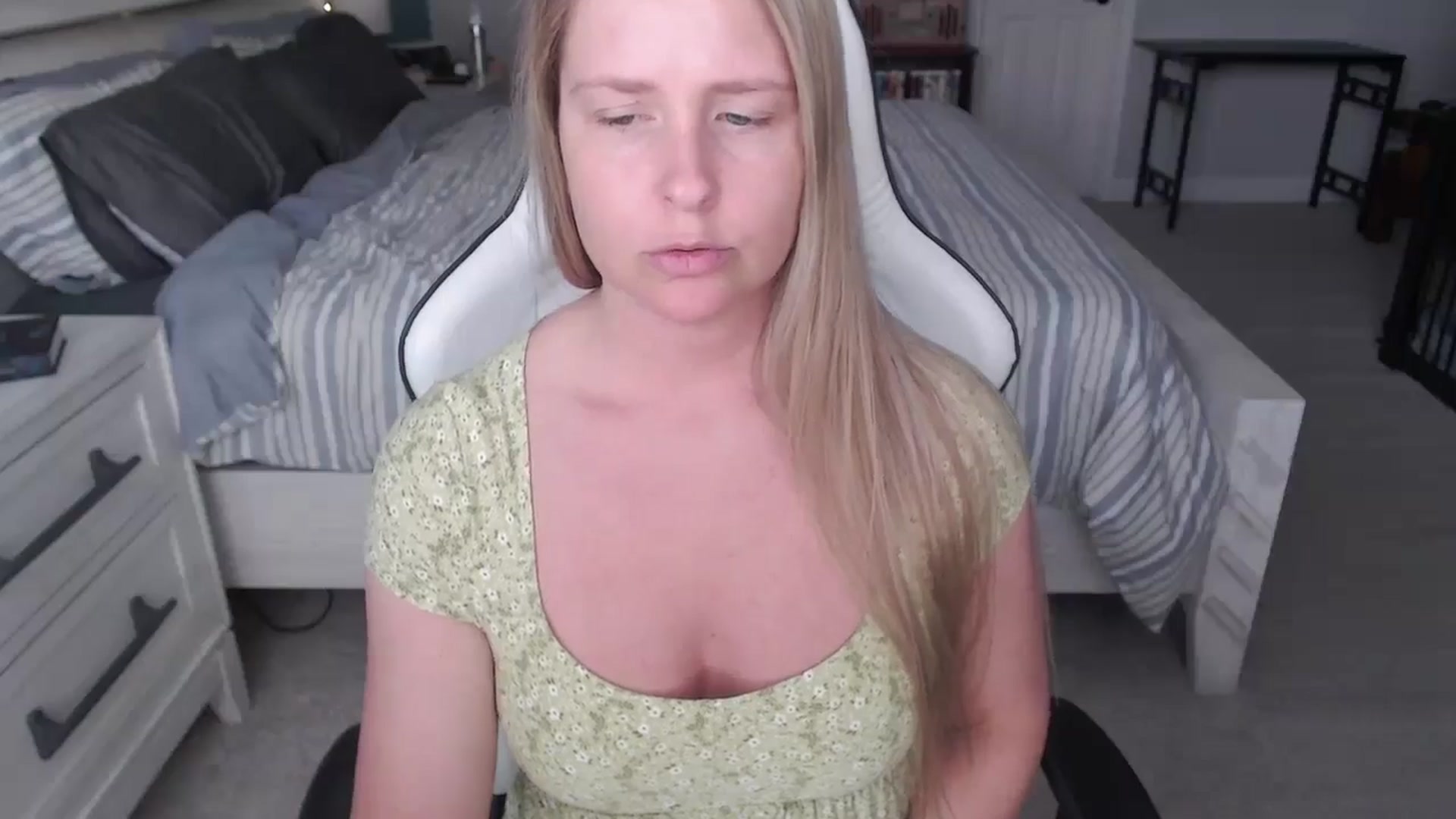 Gallery image thumbnail from ZenZoey's myfreecams stream on, 03/04/2025, 16:25 image 9 of 20