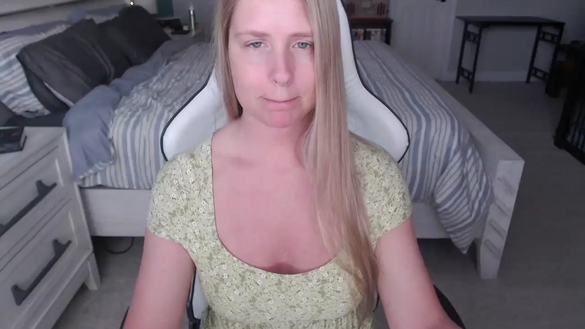 Gallery image thumbnail from ZenZoey's myfreecams stream on, 03/04/2025, 16:25 image 17 of 20