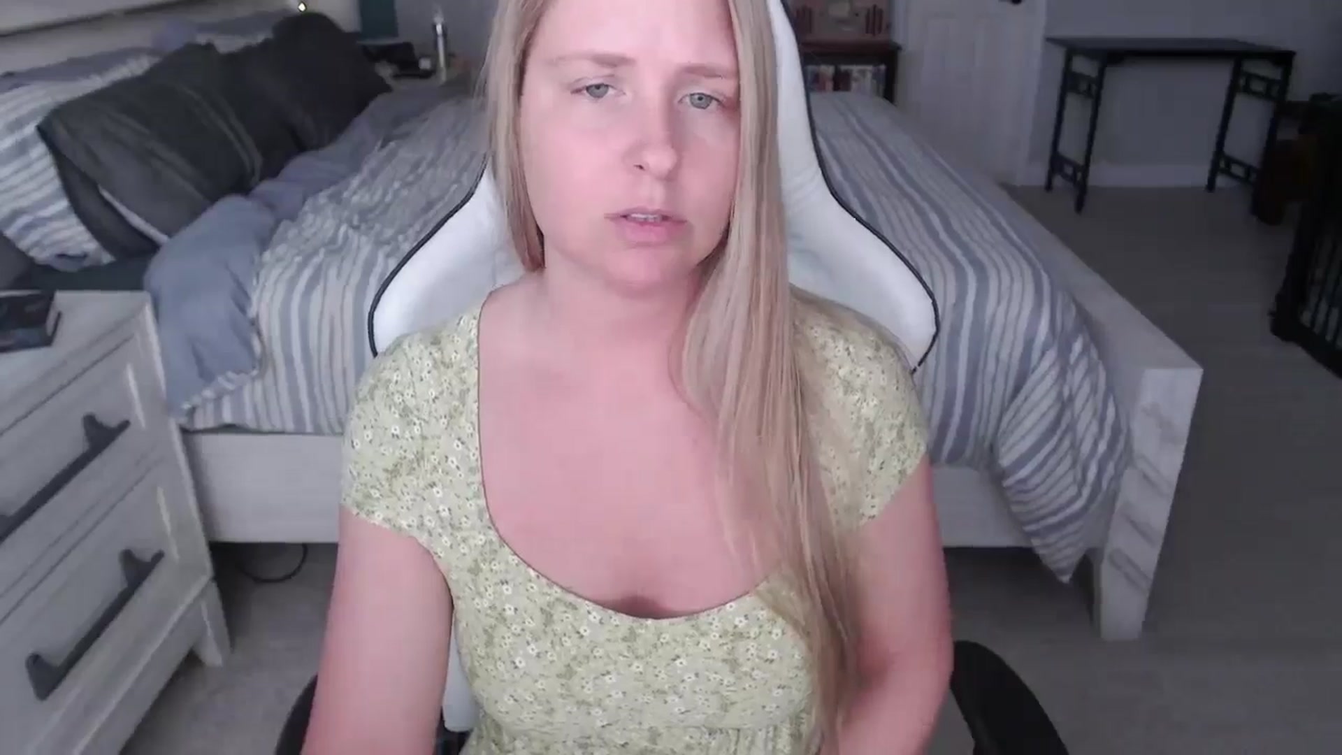Gallery image thumbnail from ZenZoey's myfreecams stream on, 03/04/2025, 16:25 image 13 of 20