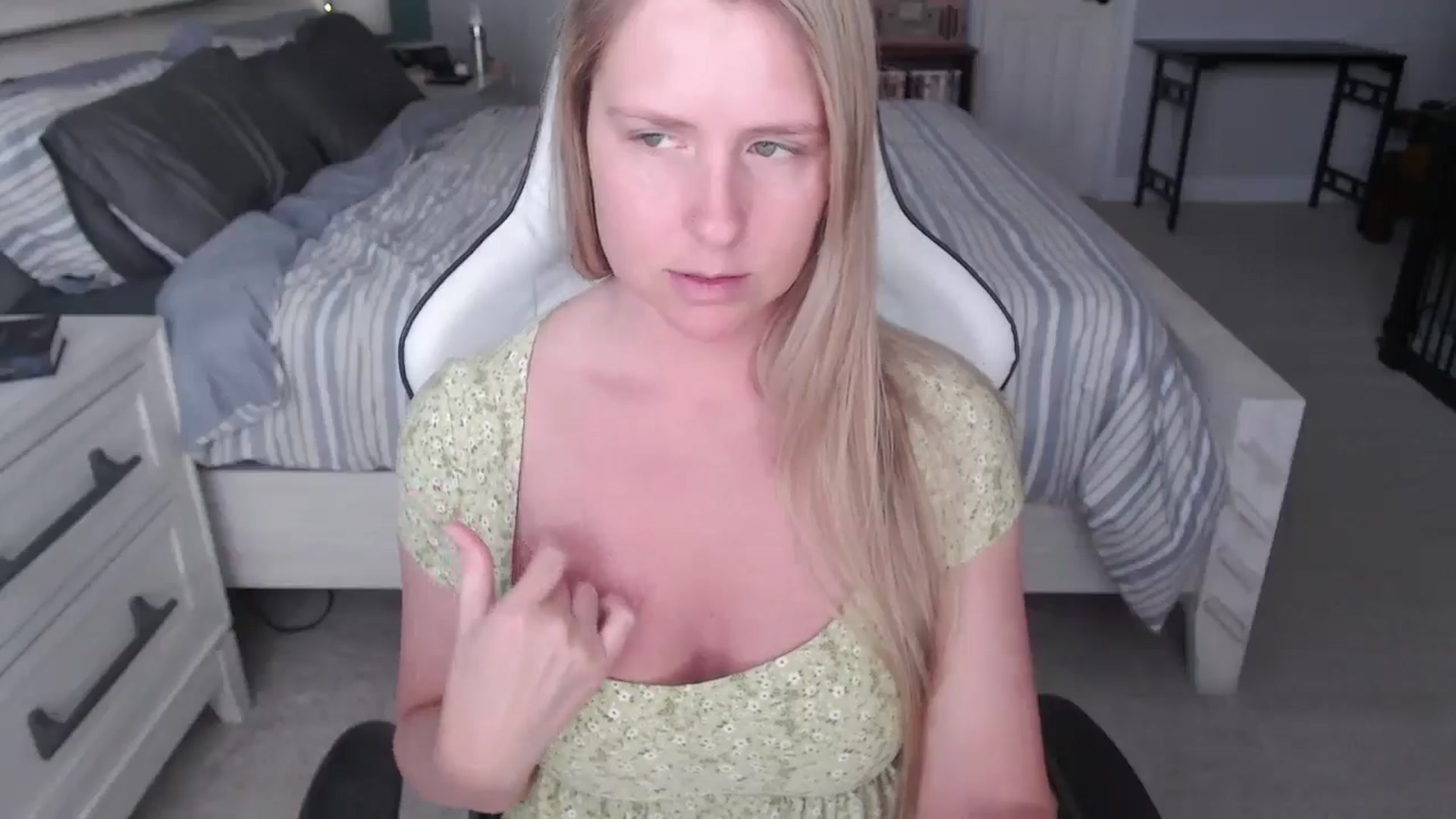 Gallery image thumbnail from ZenZoey's myfreecams stream on, 03/04/2025, 16:25 image 10 of 20