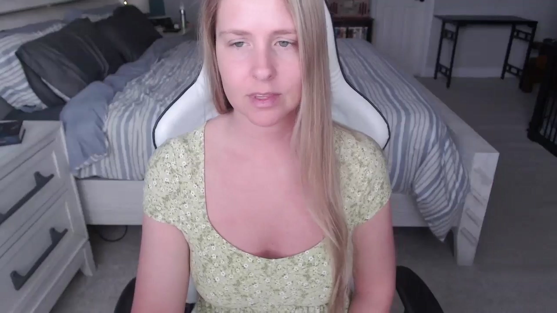 Gallery image thumbnail from ZenZoey's myfreecams stream on, 03/04/2025, 16:25 image 15 of 20