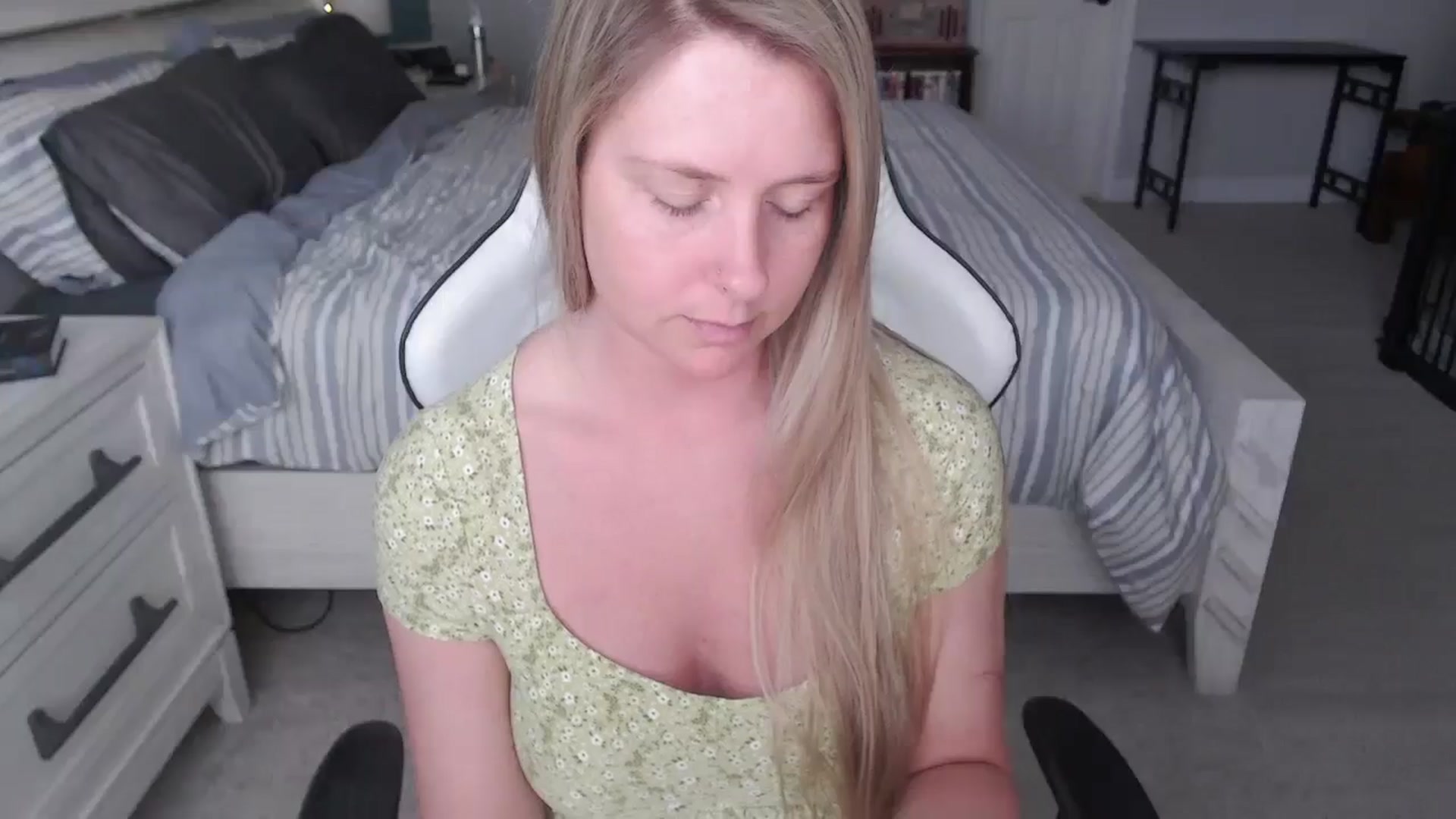 Gallery image thumbnail from ZenZoey's myfreecams stream on, 03/04/2025, 16:25 image 18 of 20