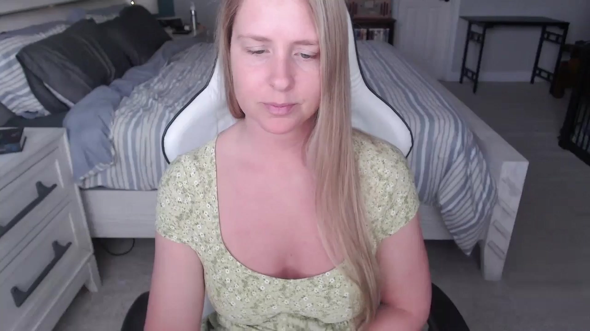 Gallery image thumbnail from ZenZoey's myfreecams stream on, 03/04/2025, 16:25 image 16 of 20