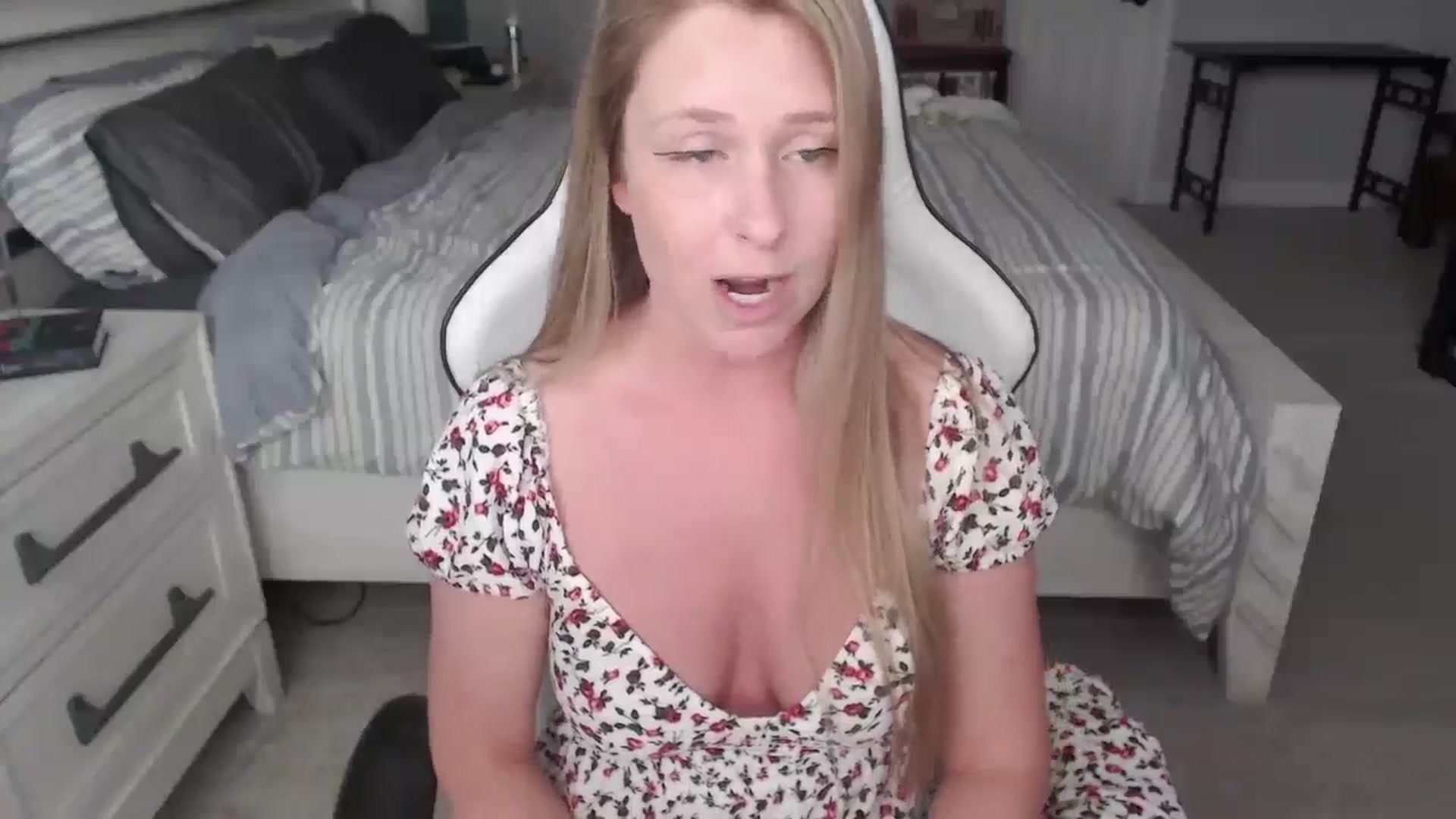 Gallery image thumbnail from ZenZoey's myfreecams stream on, 03/04/2025, 18:56 image 12 of 20