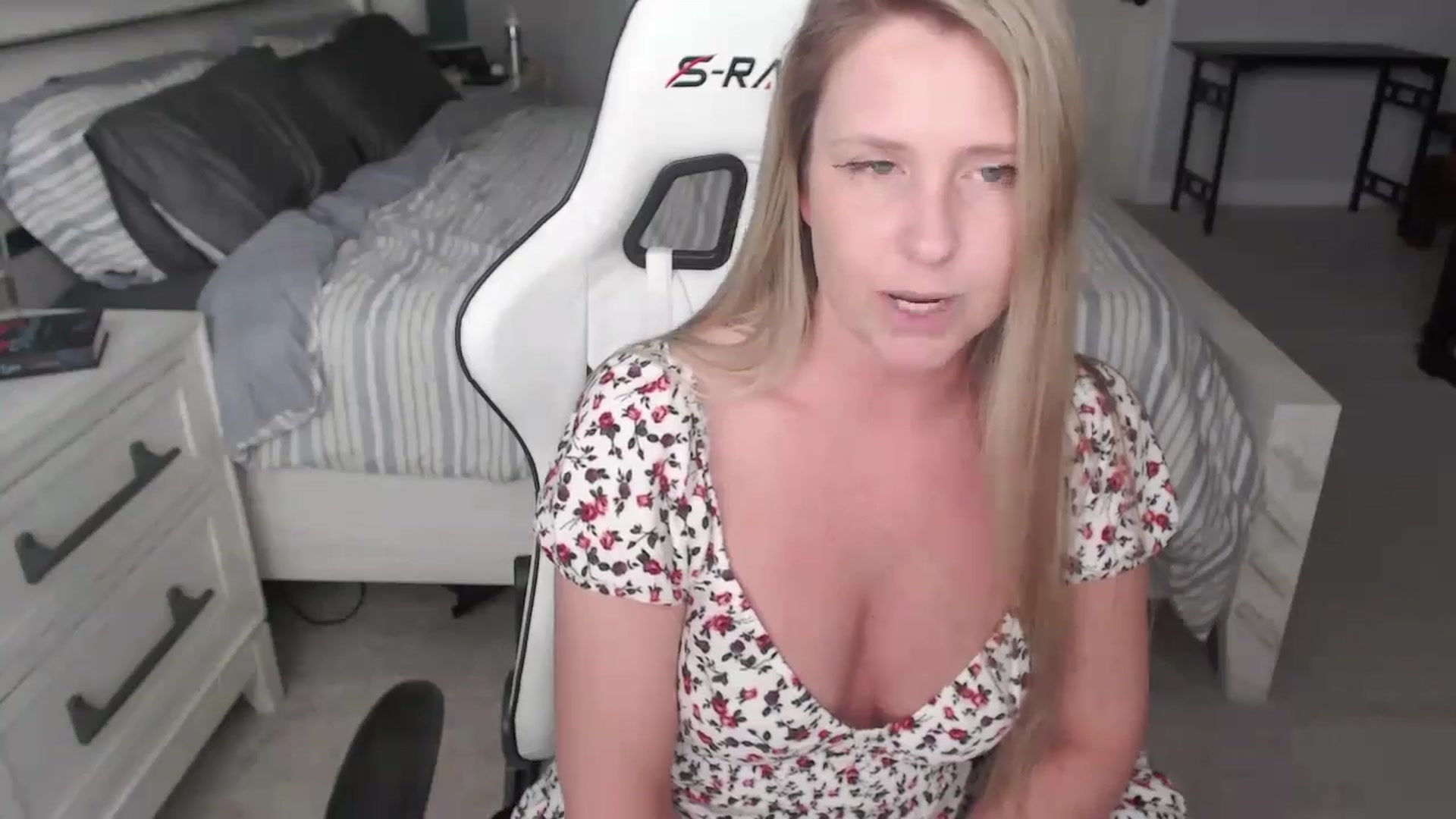 Gallery image thumbnail from ZenZoey's myfreecams stream on, 03/04/2025, 18:56 image 13 of 20