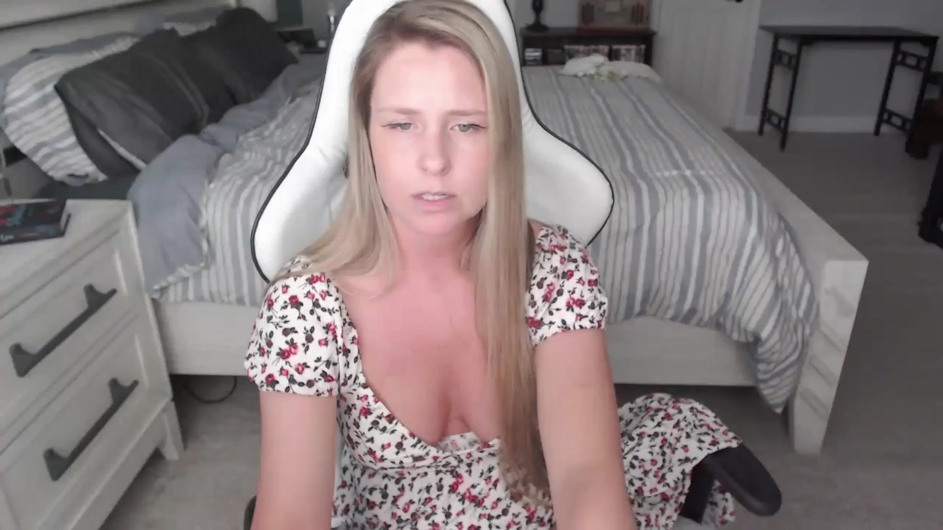 Gallery image thumbnail from ZenZoey's myfreecams stream on, 03/04/2025, 18:56 image 20 of 20