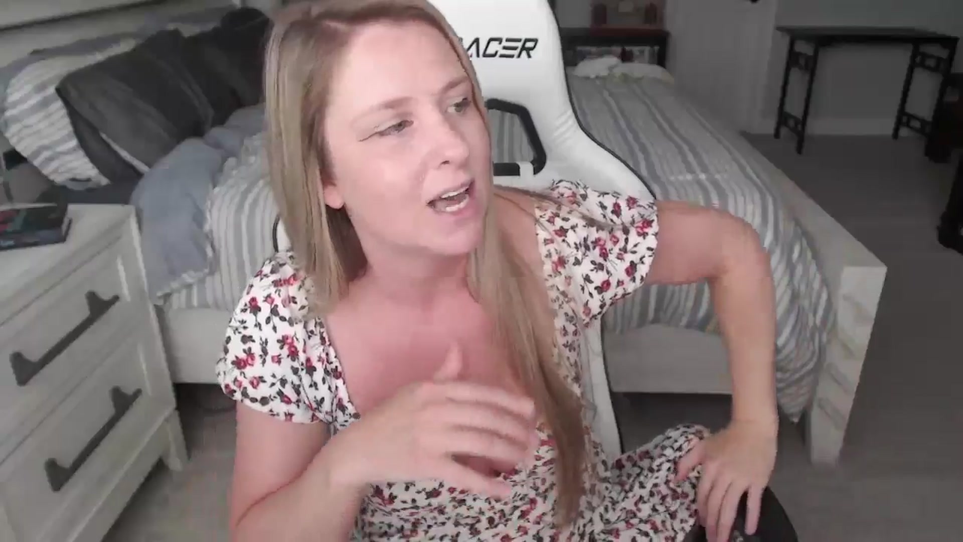 Gallery image thumbnail from ZenZoey's myfreecams stream on, 03/04/2025, 18:56 image 14 of 20
