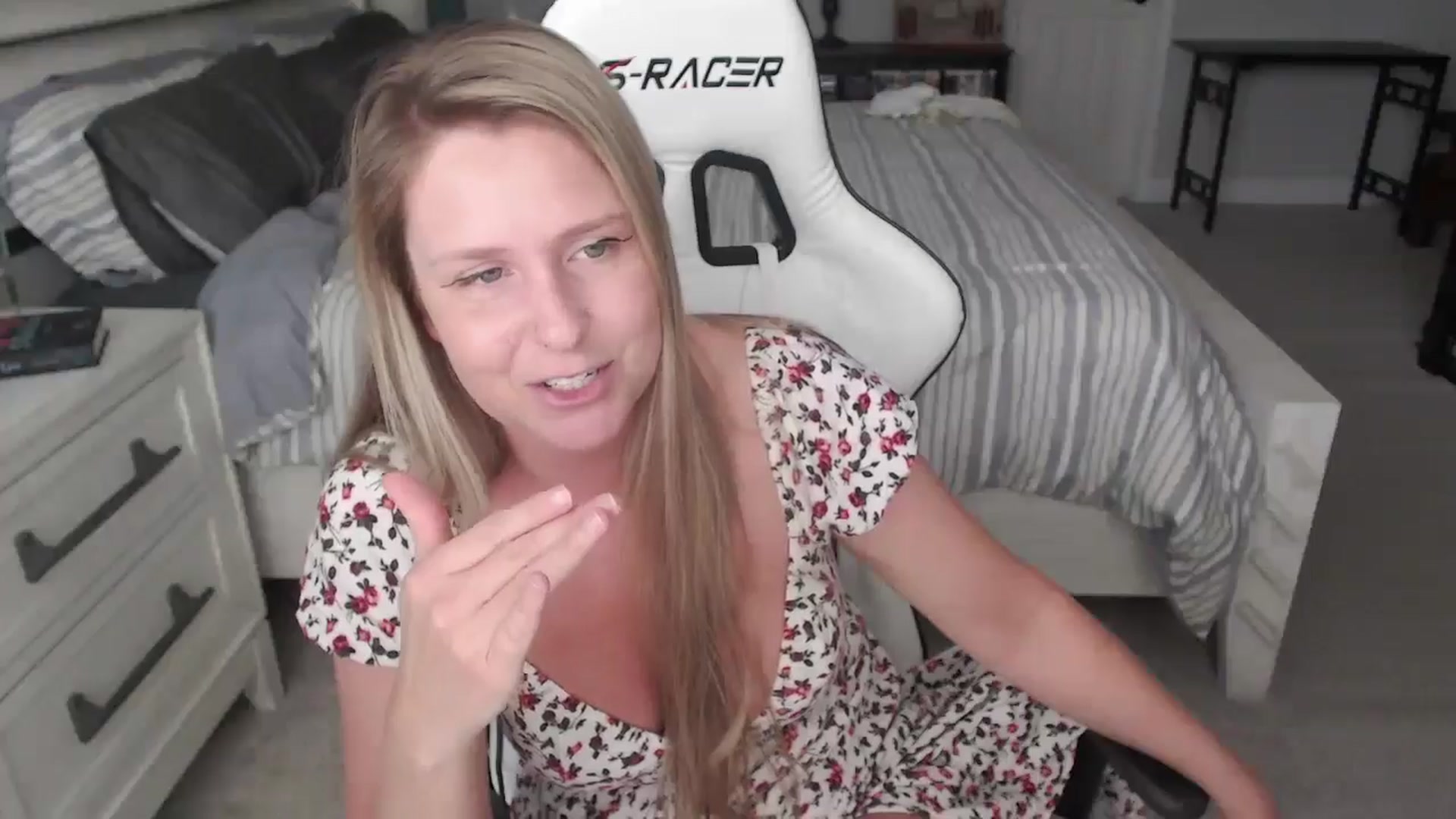 Gallery image thumbnail from ZenZoey's myfreecams stream on, 03/04/2025, 18:56 image 17 of 20