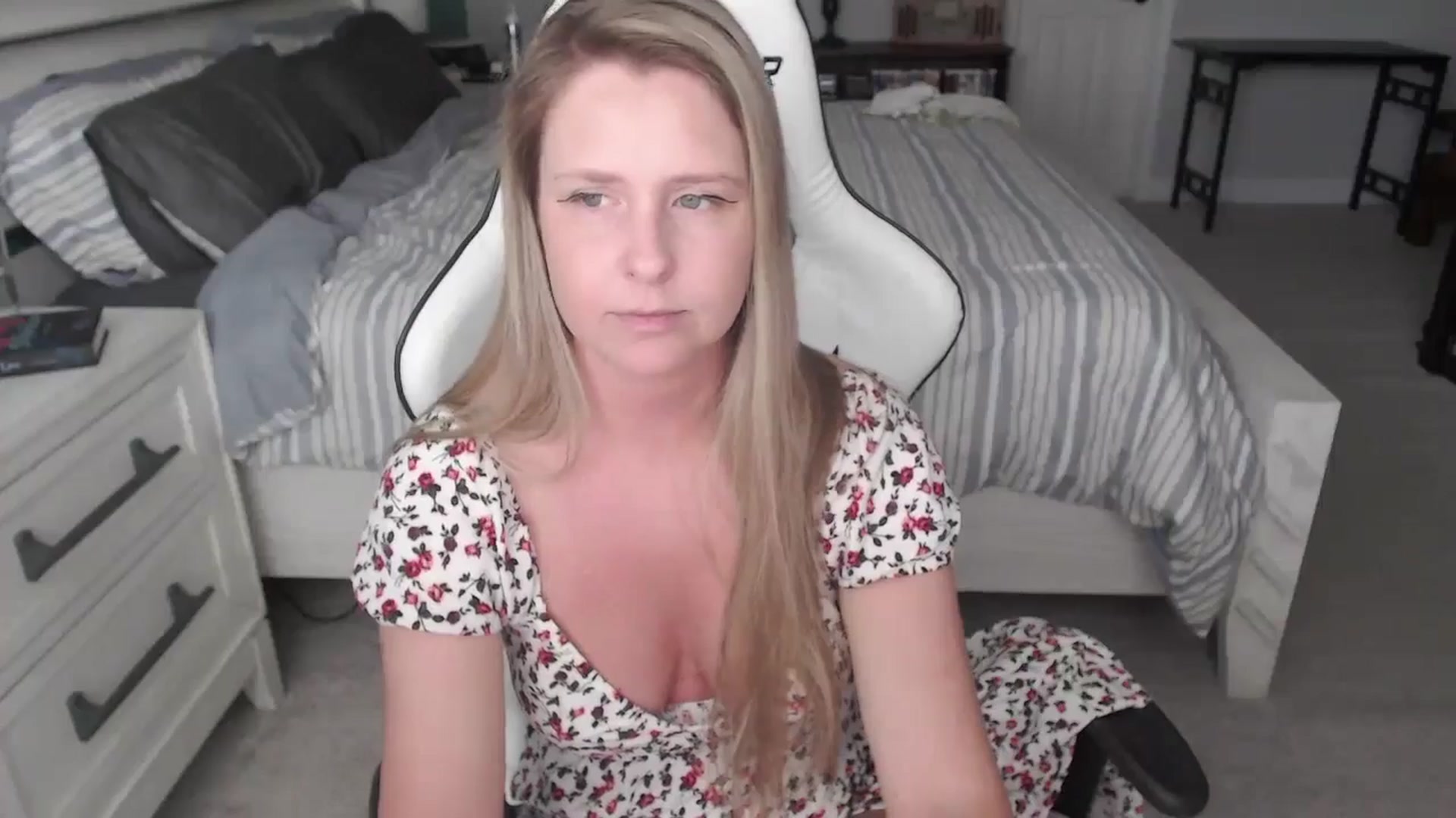 Gallery image thumbnail from ZenZoey's myfreecams stream on, 03/04/2025, 18:56 image 18 of 20