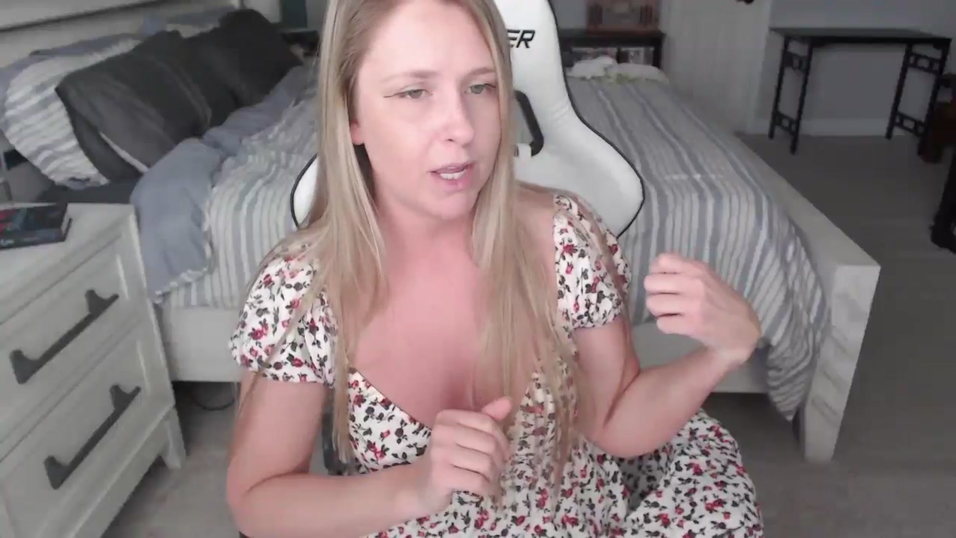 Gallery image thumbnail from ZenZoey's myfreecams stream on, 03/04/2025, 18:56 image 5 of 20
