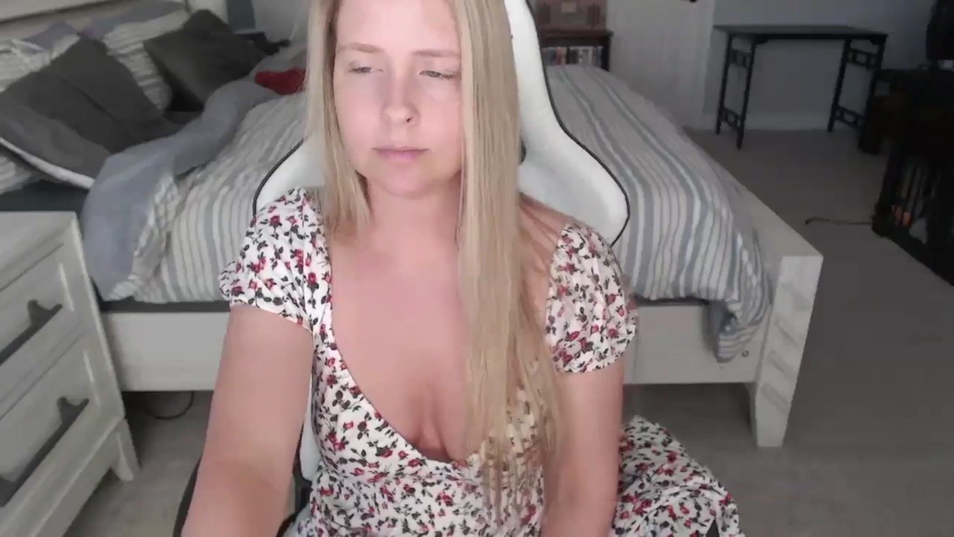 Gallery image thumbnail from ZenZoey's myfreecams stream on, 03/06/2025, 16:27 image 14 of 20