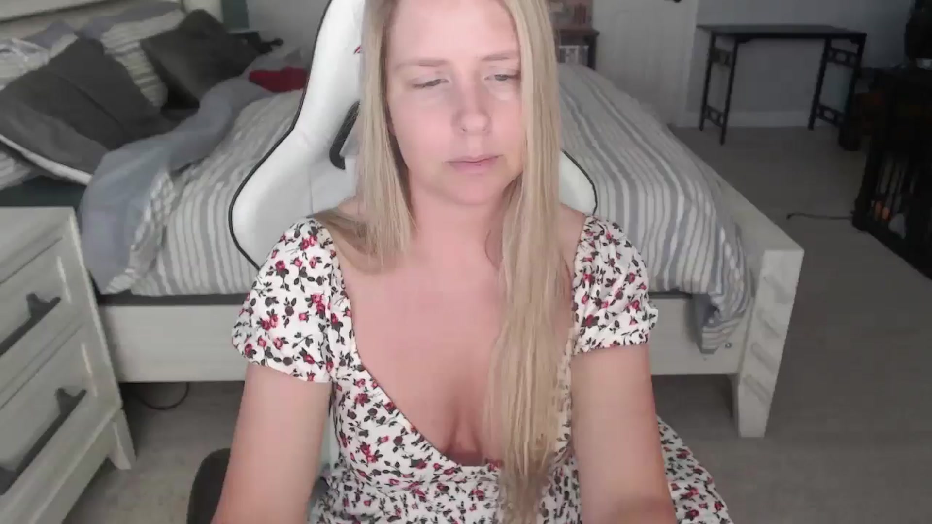 Gallery image thumbnail from ZenZoey's myfreecams stream on, 03/06/2025, 16:27 image 8 of 20