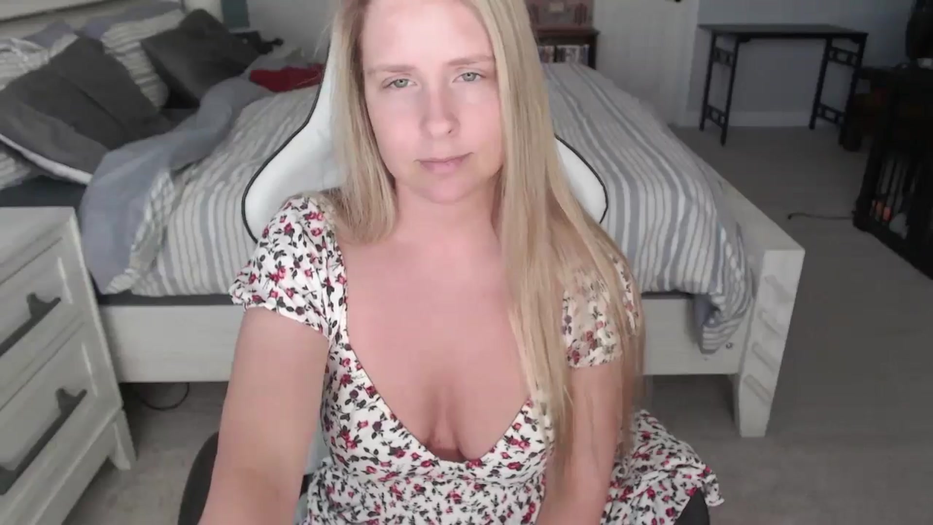 Gallery image thumbnail from ZenZoey's myfreecams stream on, 03/06/2025, 16:27 image 17 of 20