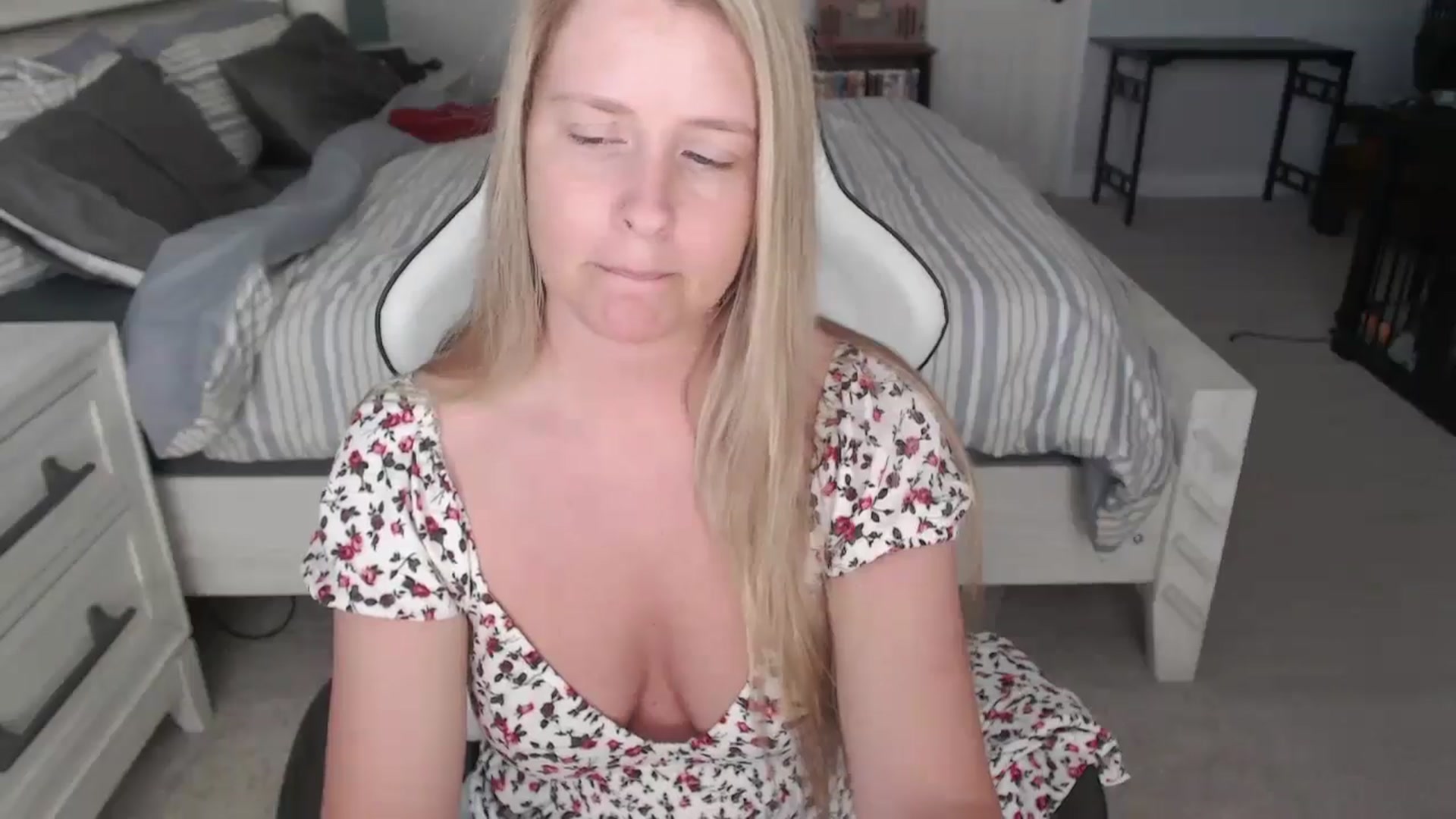 Gallery image thumbnail from ZenZoey's myfreecams stream on, 03/06/2025, 16:27 image 18 of 20