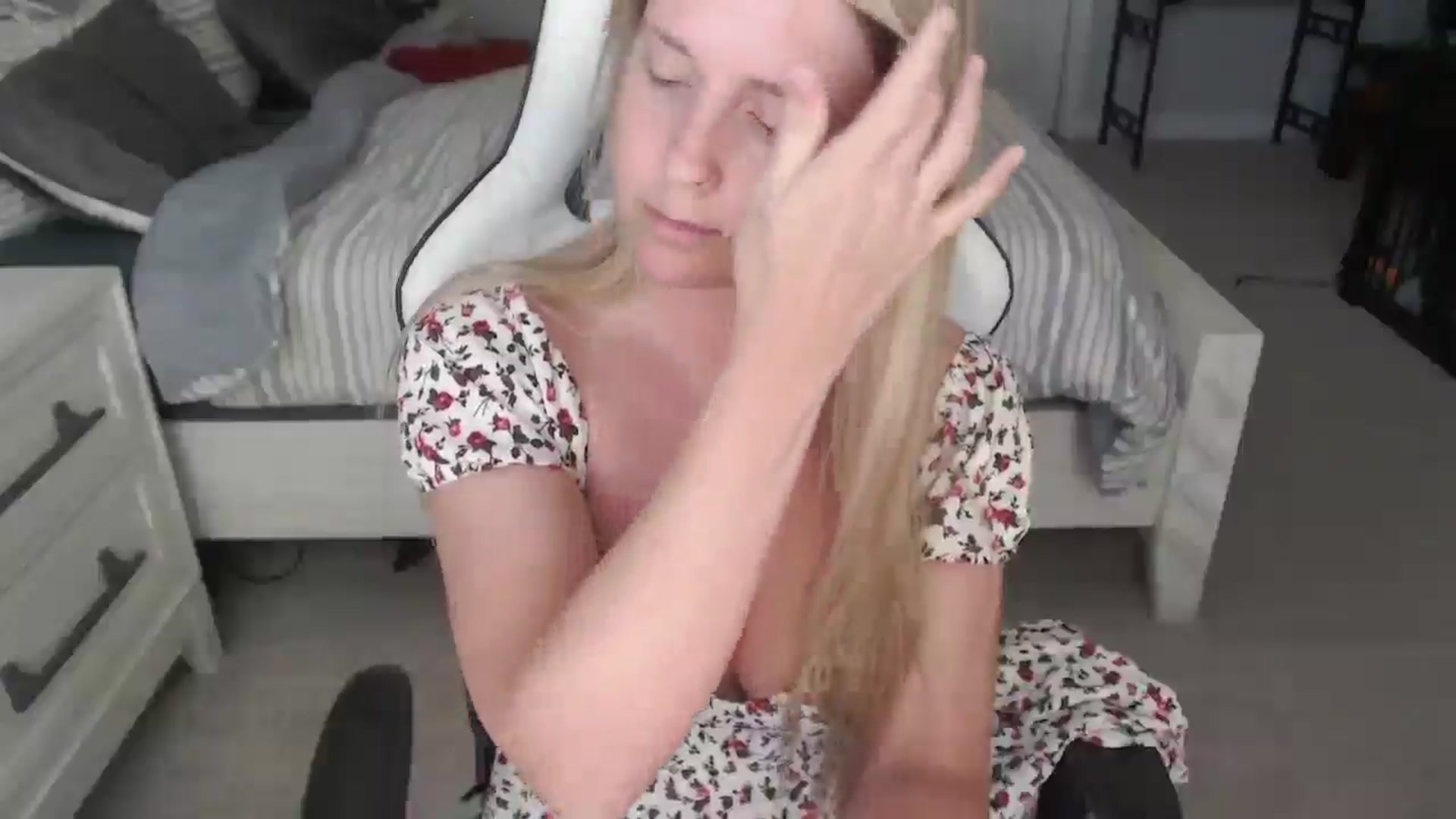 Gallery image thumbnail from ZenZoey's myfreecams stream on, 03/06/2025, 18:23 image 2 of 20