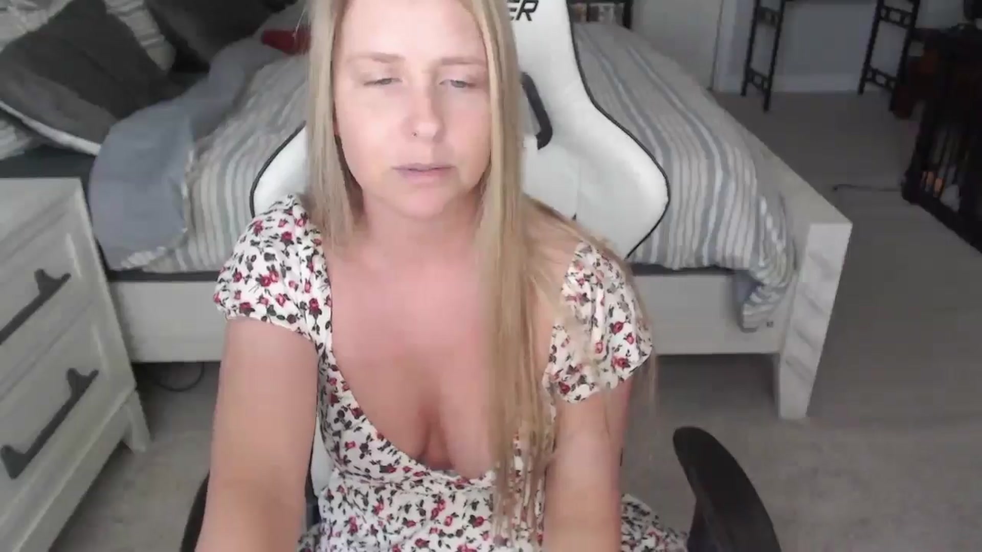 Gallery image thumbnail from ZenZoey's myfreecams stream on, 03/06/2025, 18:23 image 13 of 20