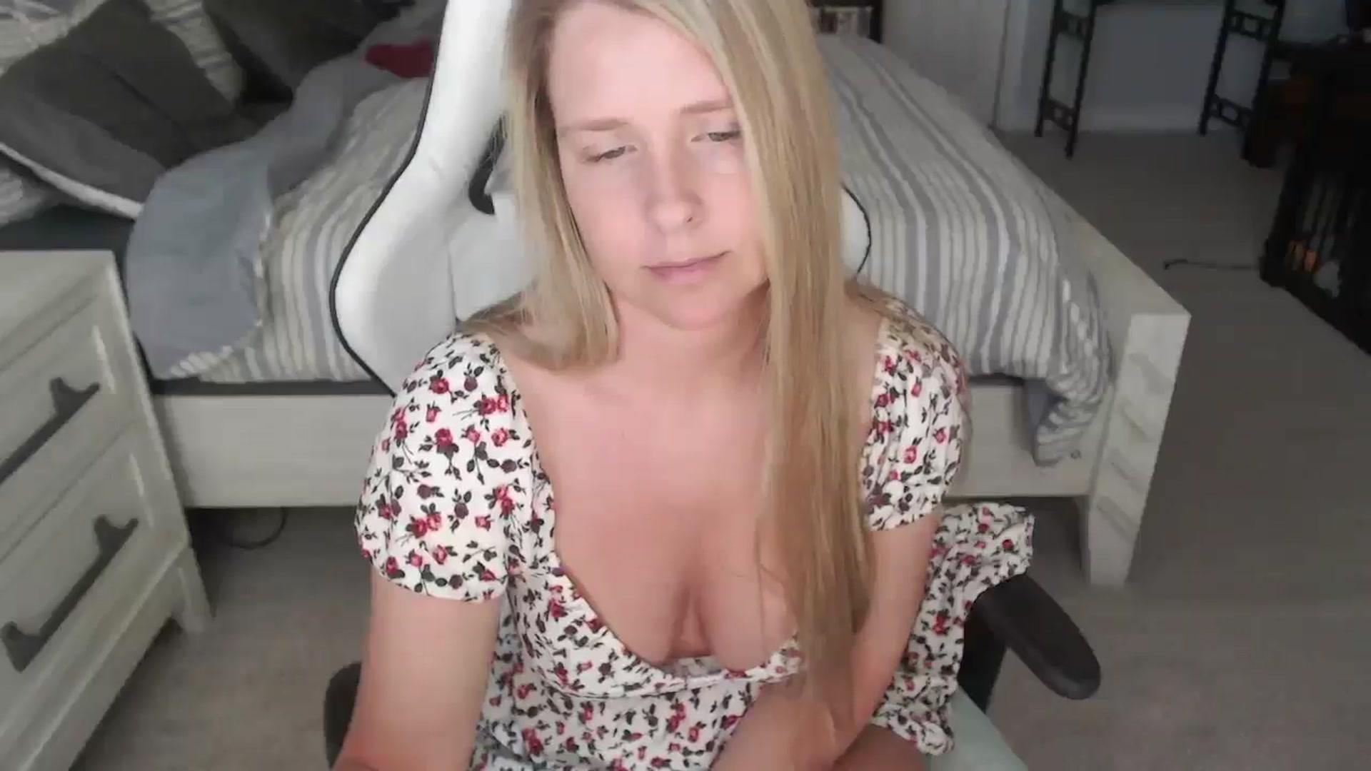 Gallery image thumbnail from ZenZoey's myfreecams stream on, 03/06/2025, 18:23 image 4 of 20