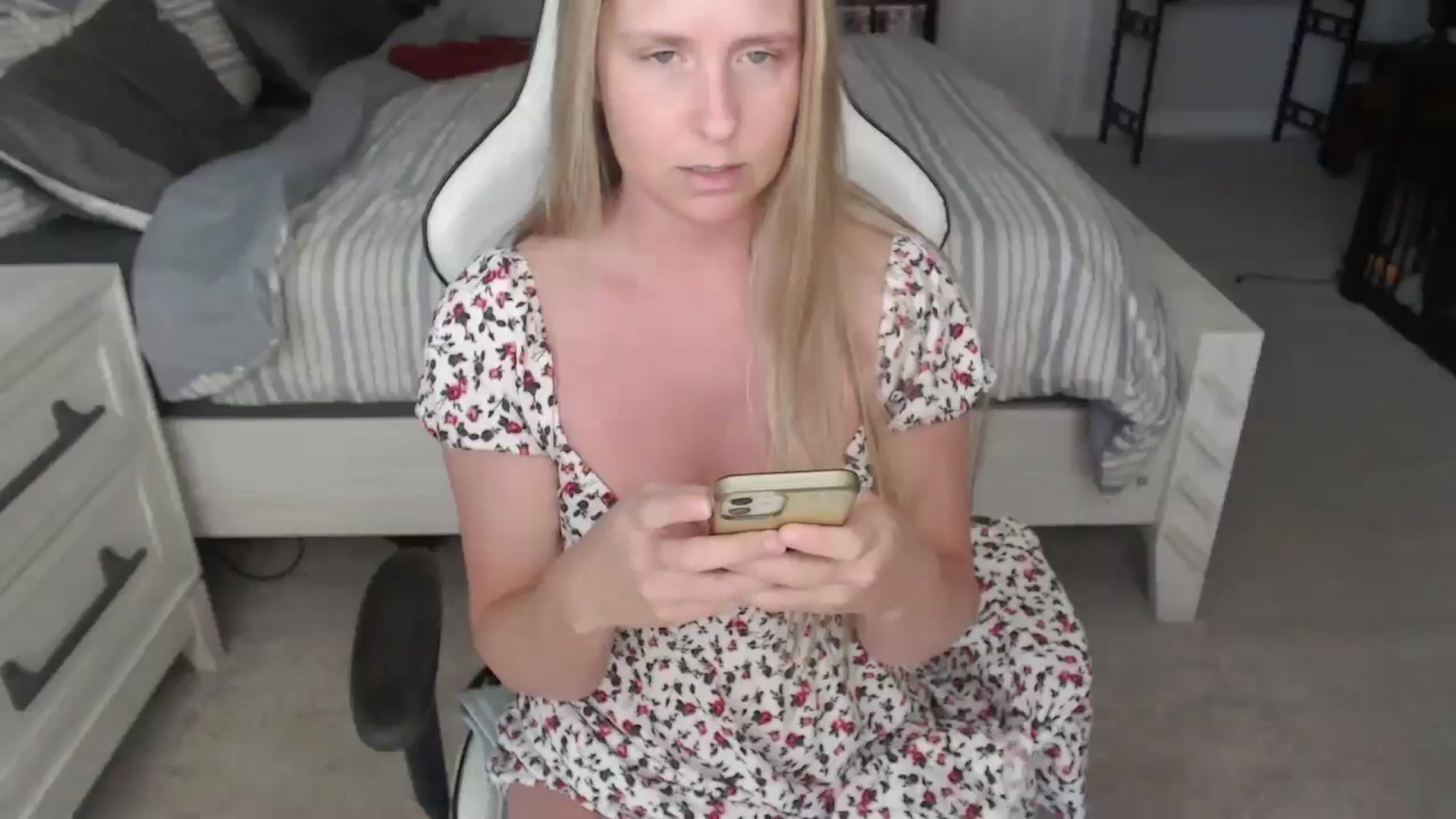 Gallery image thumbnail from ZenZoey's myfreecams stream on, 03/06/2025, 18:48 image 14 of 20