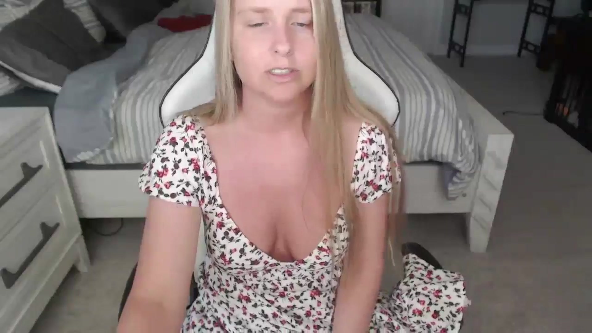 Gallery image thumbnail from ZenZoey's myfreecams stream on, 03/06/2025, 18:48 image 18 of 20