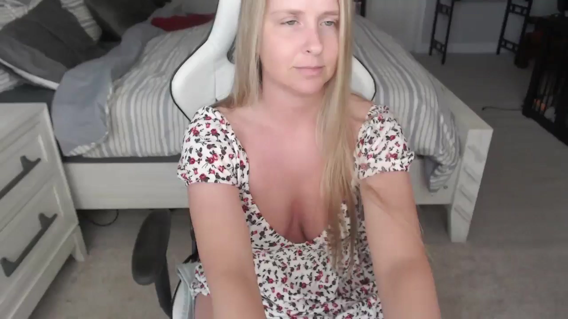 Gallery image thumbnail from ZenZoey's myfreecams stream on, 03/06/2025, 18:48 image 11 of 20