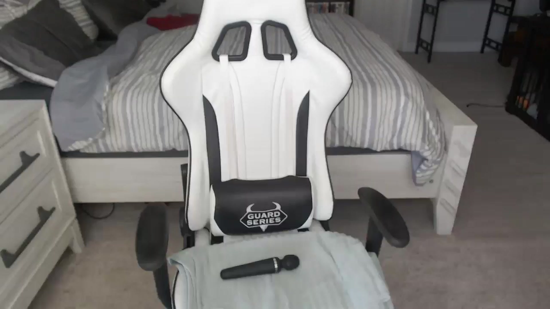 Gallery image thumbnail from ZenZoey's myfreecams stream on, 03/06/2025, 18:48 image 16 of 20