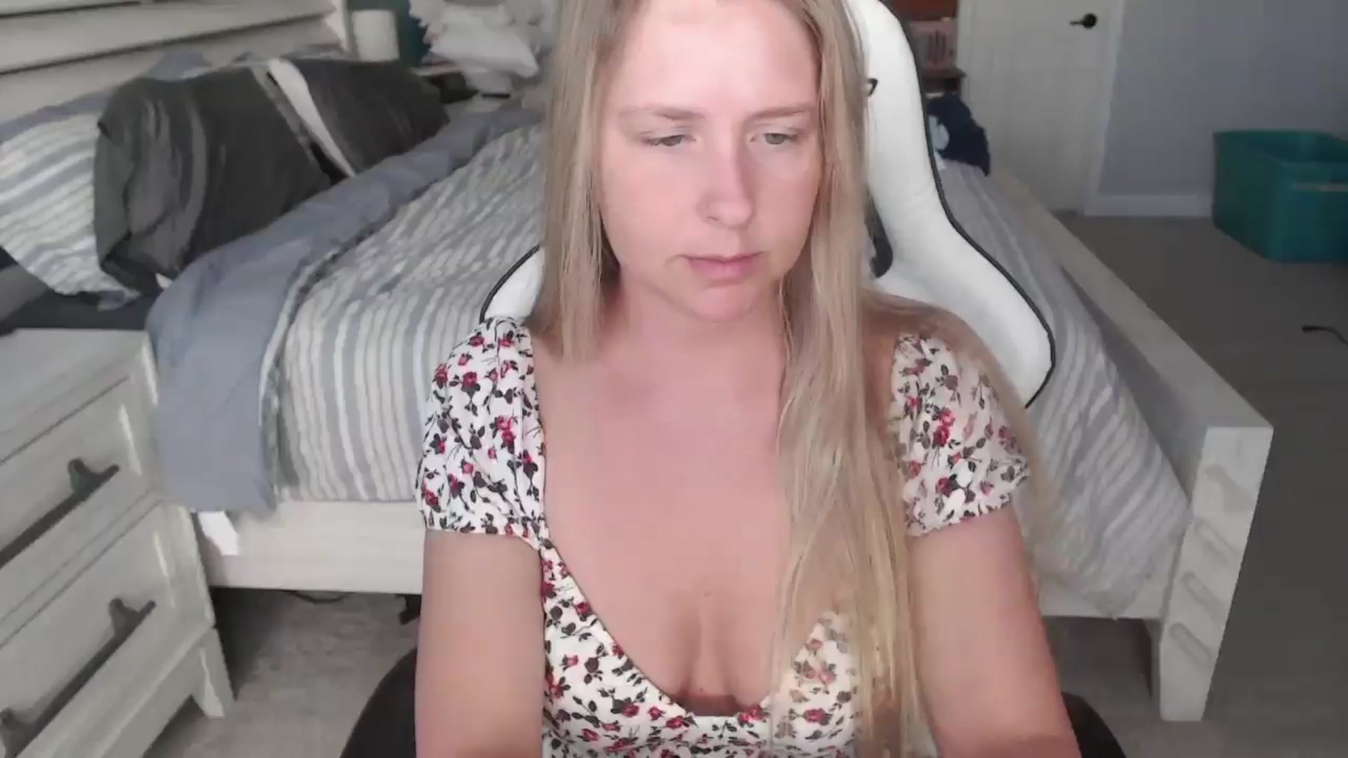 Gallery image thumbnail from ZenZoey's myfreecams stream on, 03/17/2025, 16:10 image 2 of 20